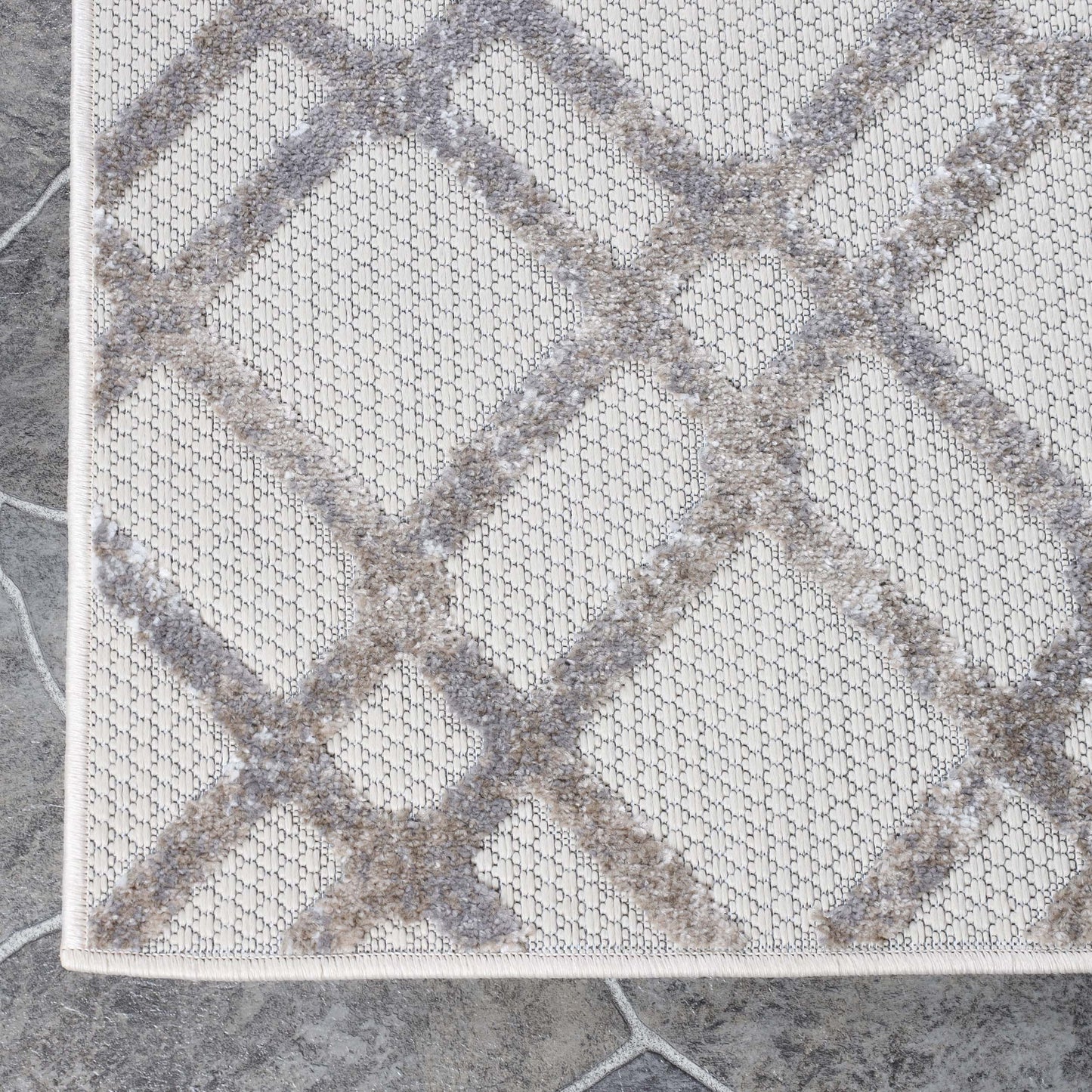 Superior Paxson Geometric Diamond Lattice Indoor/Outdoor Area Rug - Slate