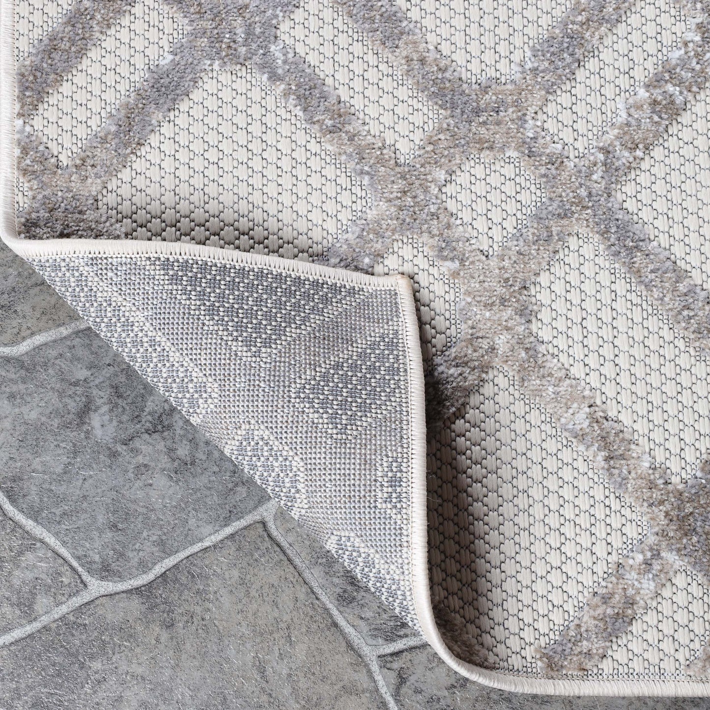 Superior Paxson Geometric Diamond Lattice Indoor/Outdoor Area Rug - Slate