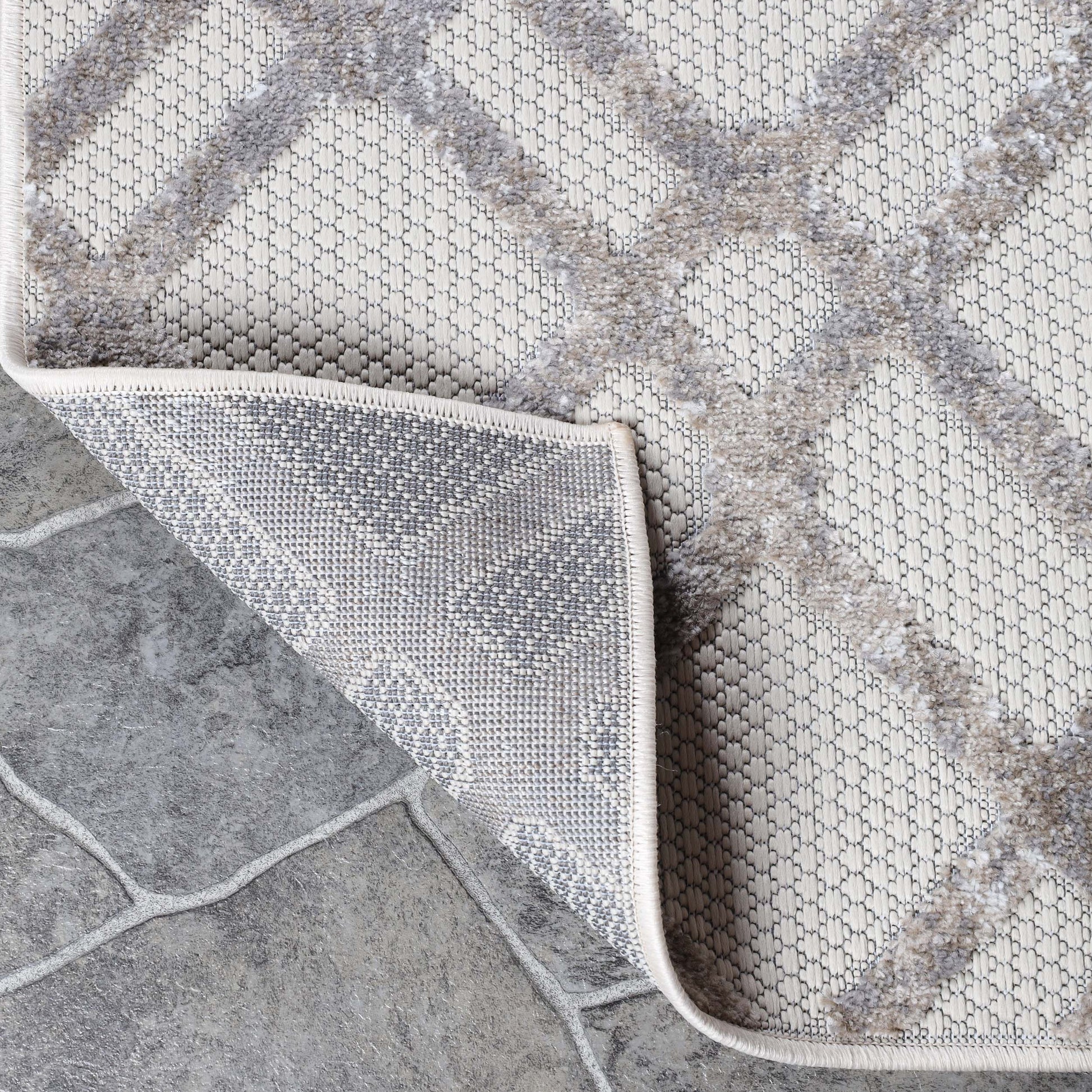 Superior Paxson Geometric Diamond Lattice Indoor/Outdoor Area Rug - Slate