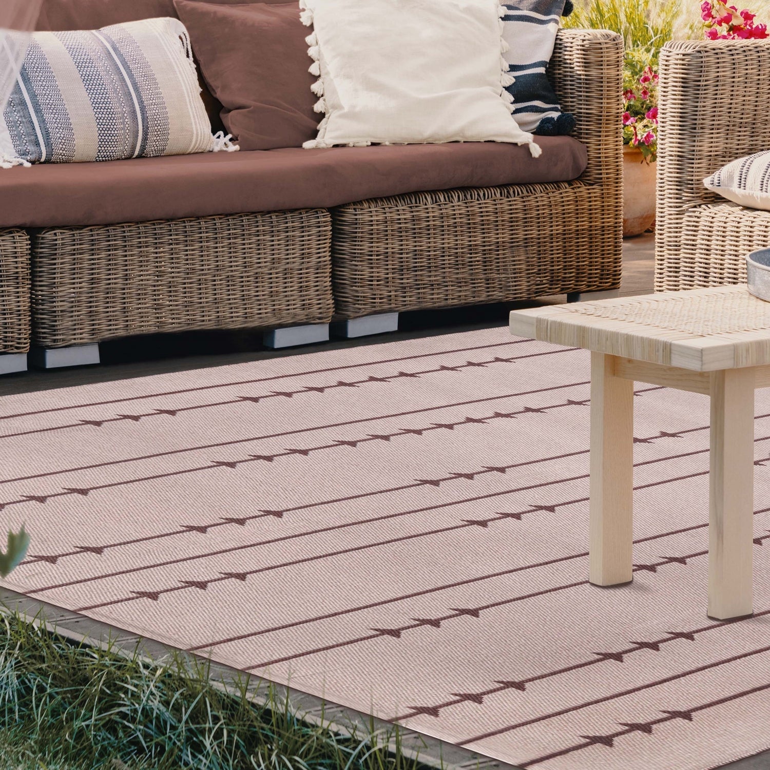 Superior Bohemian Arrow Line Pattern Indoor Outdoor Area Rug - Beige