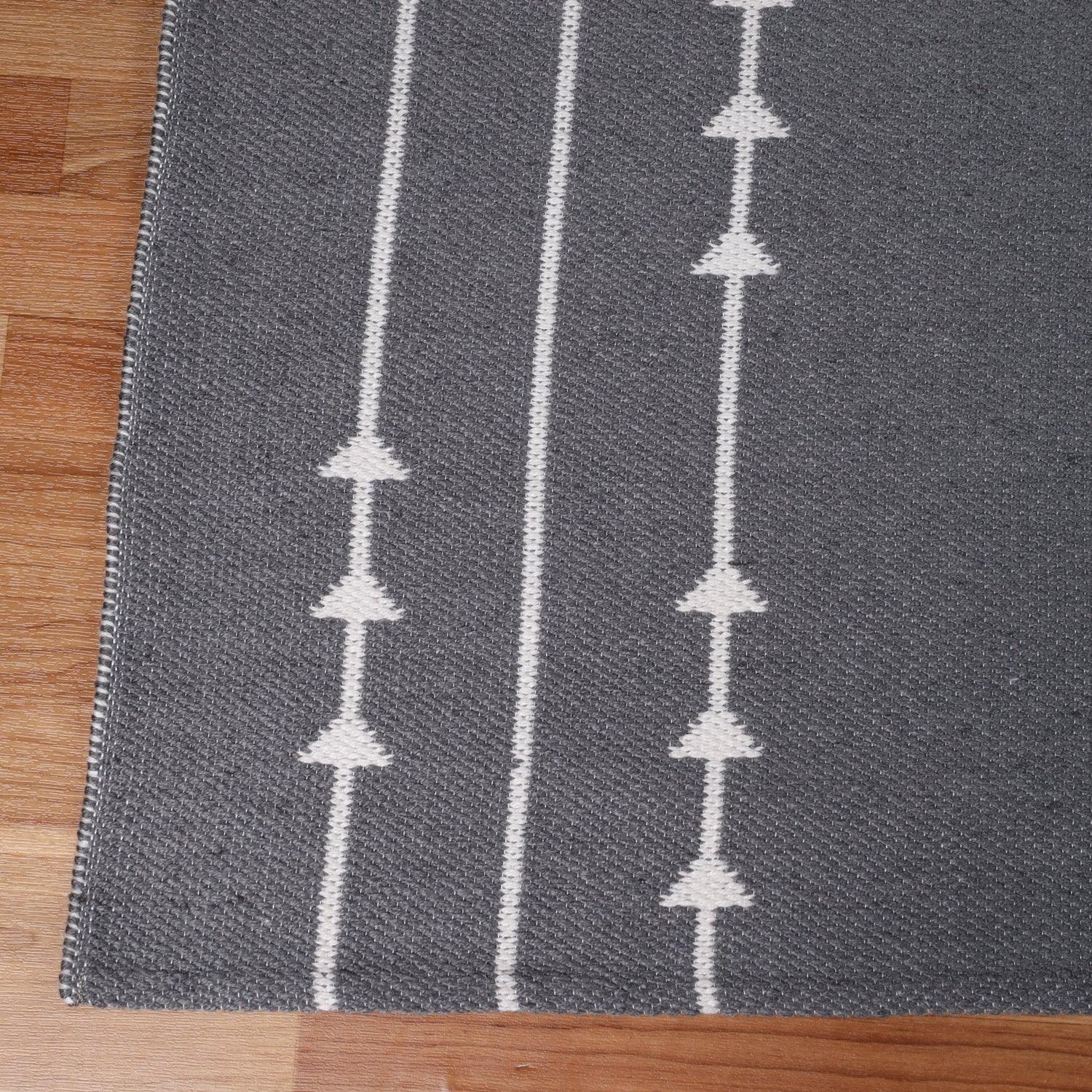 Superior Bohemian Arrow Line Pattern Indoor Outdoor Area Rug - Grey