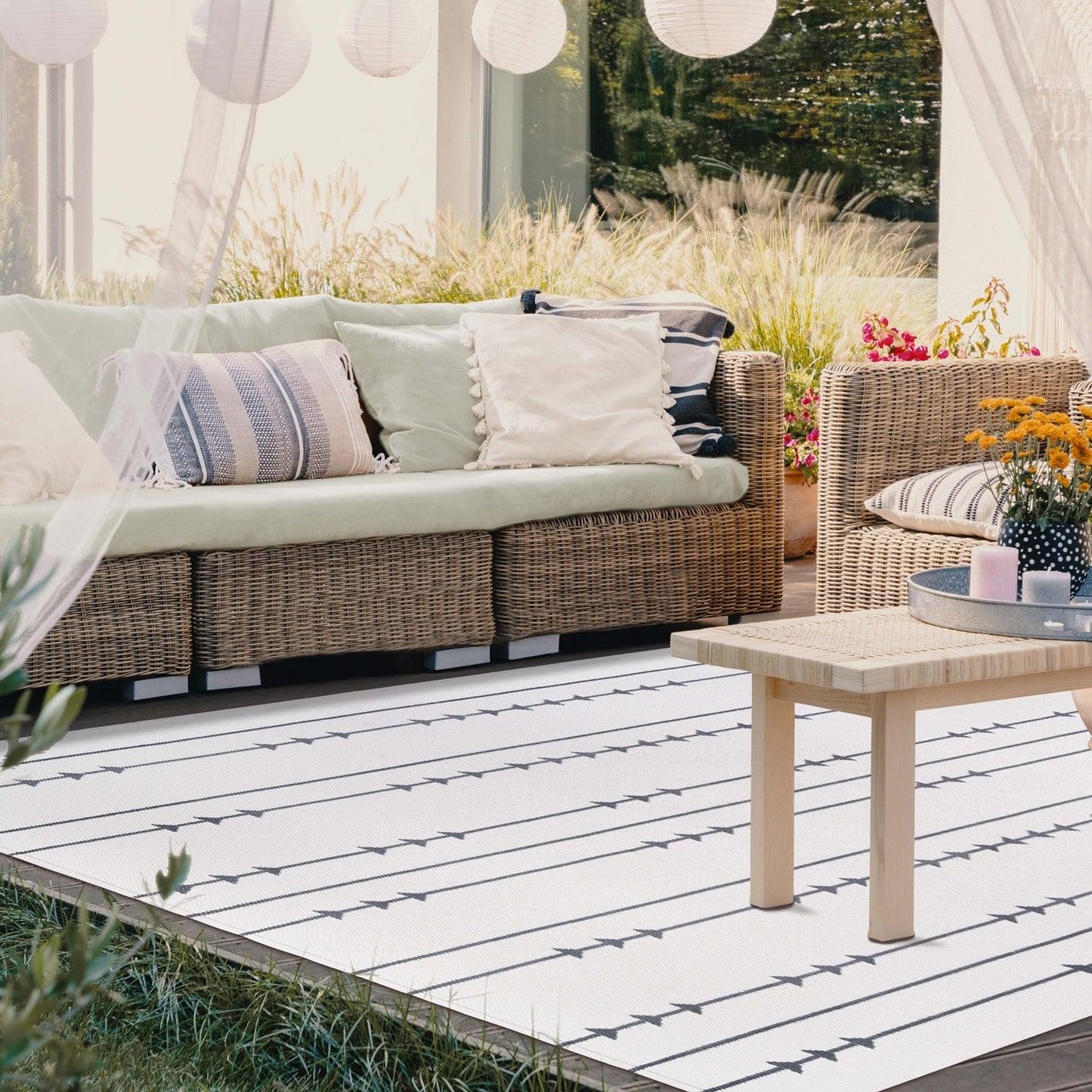 Superior Bohemian Arrow Line Pattern Indoor Outdoor Area Rug - Ivory