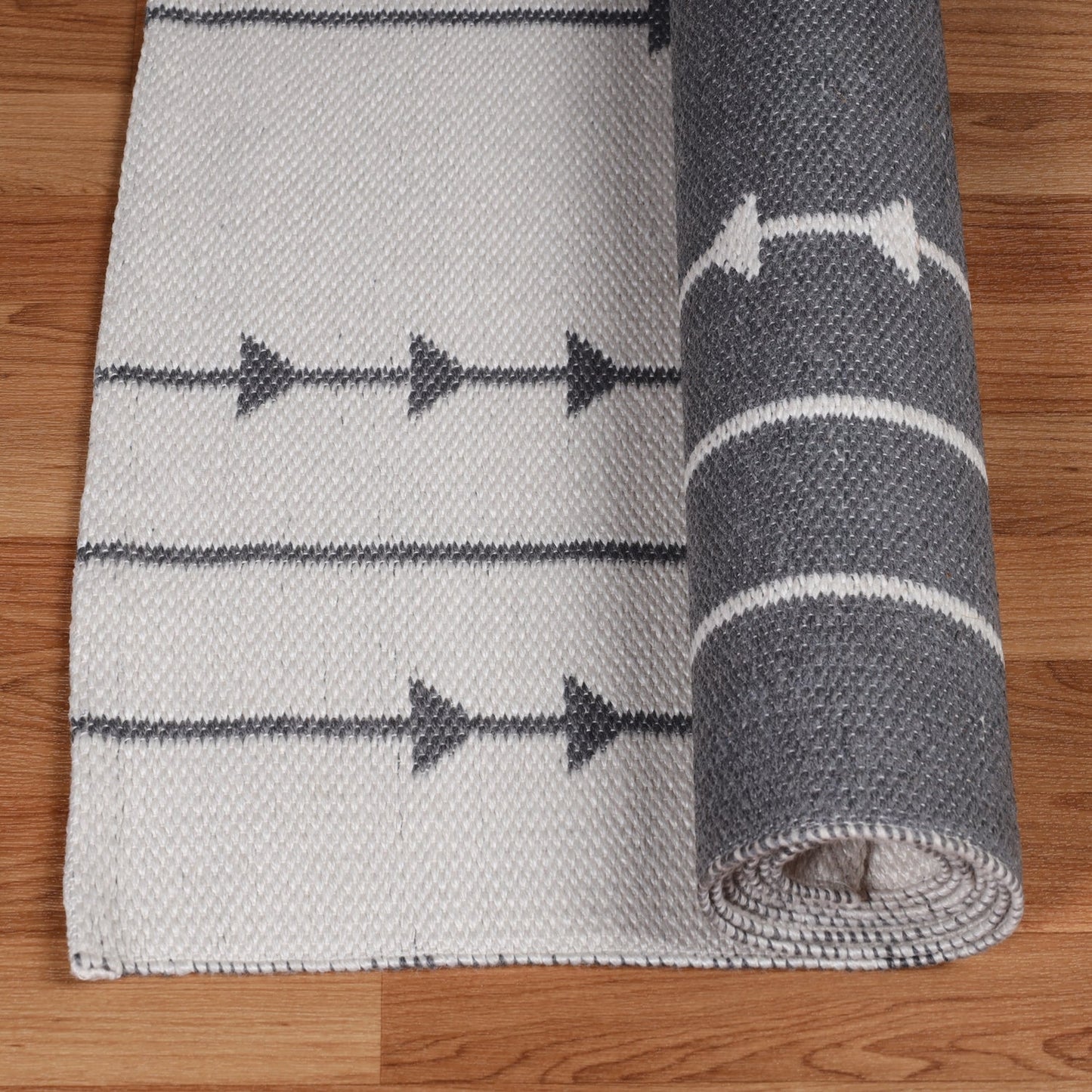 Superior Bohemian Arrow Line Pattern Indoor Outdoor Area Rug - Ivory