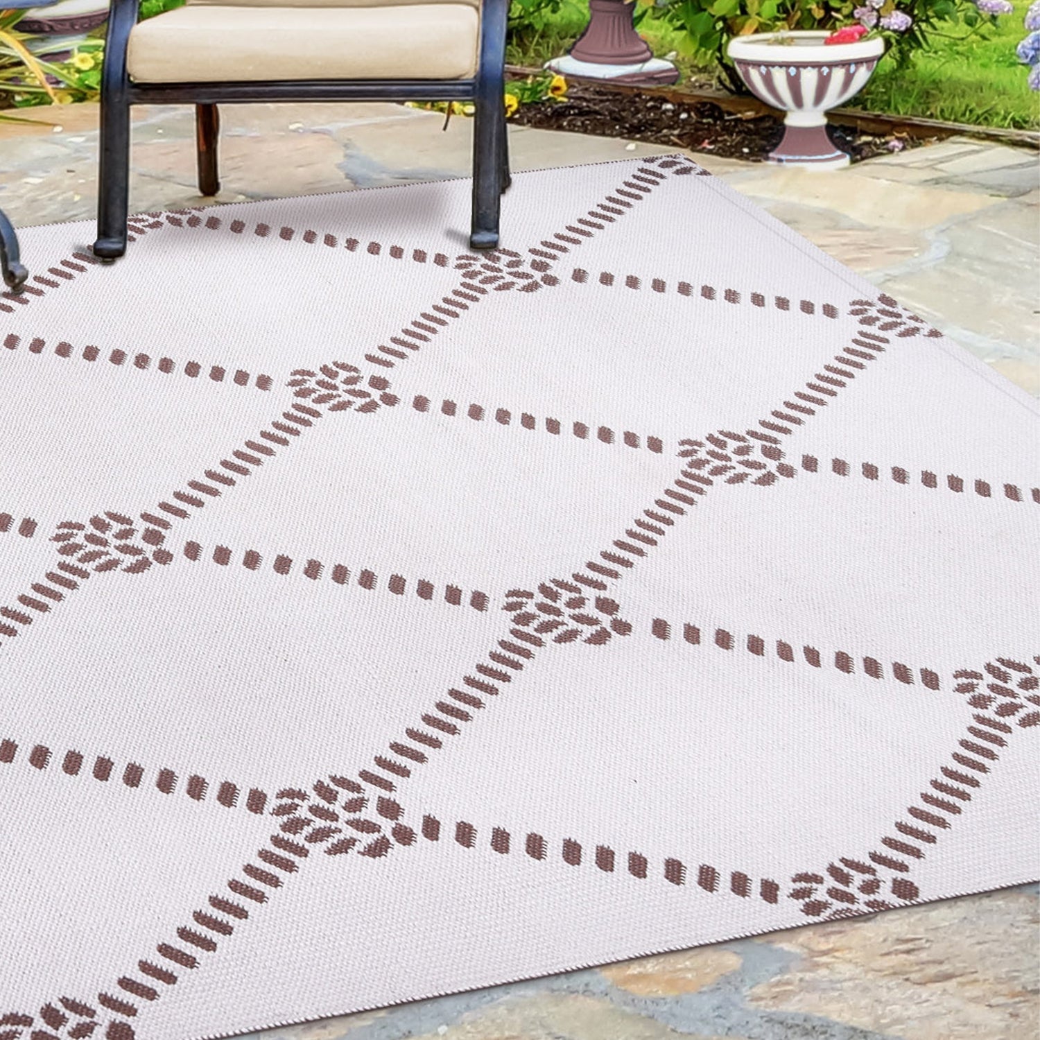 Superior Coastal Geometric Lattice Indoor Outdoor Luxurious Area Rug - Ivory