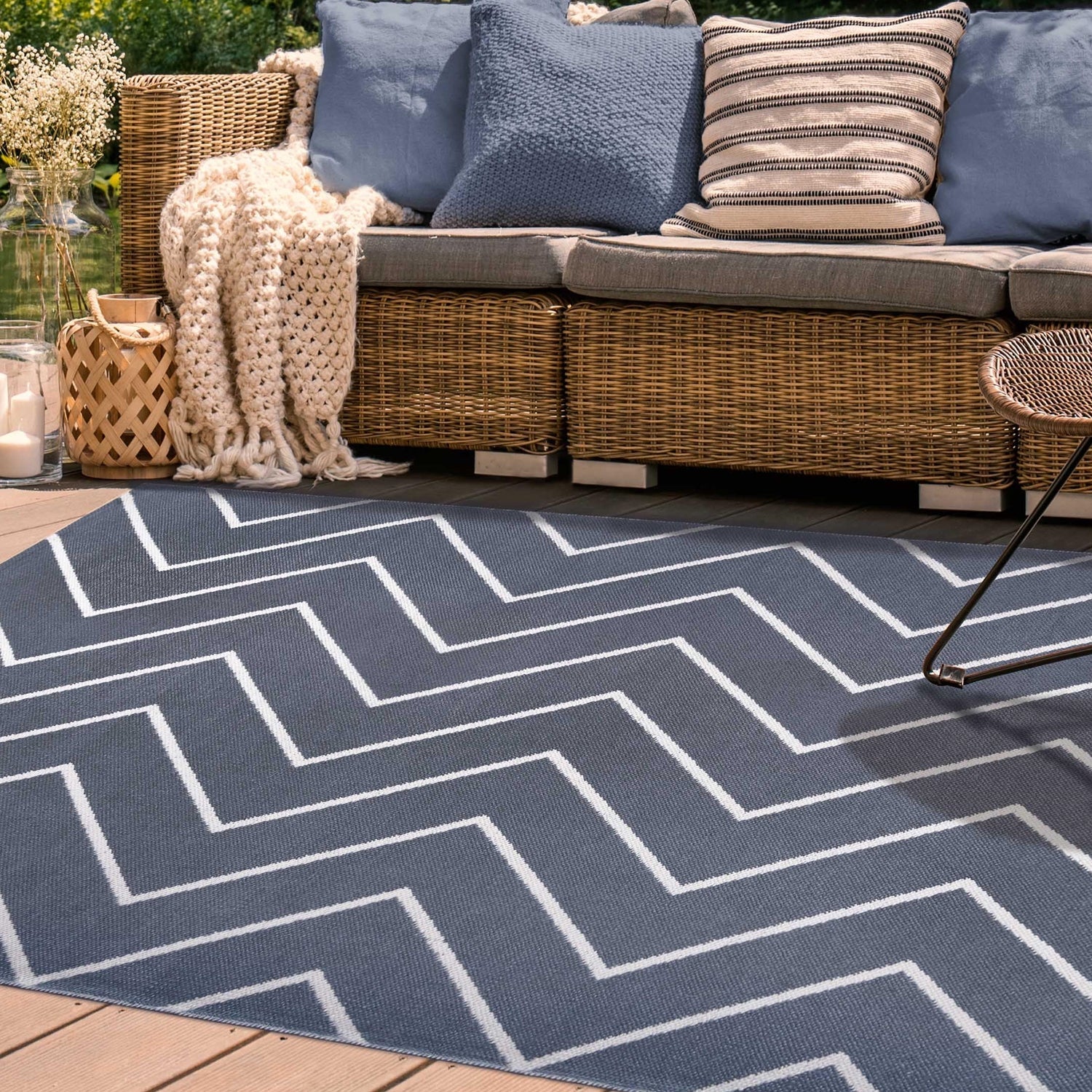 Superior Contemporary Chevron Zig-Zag Indoor Outdoor Area Rug - Grey