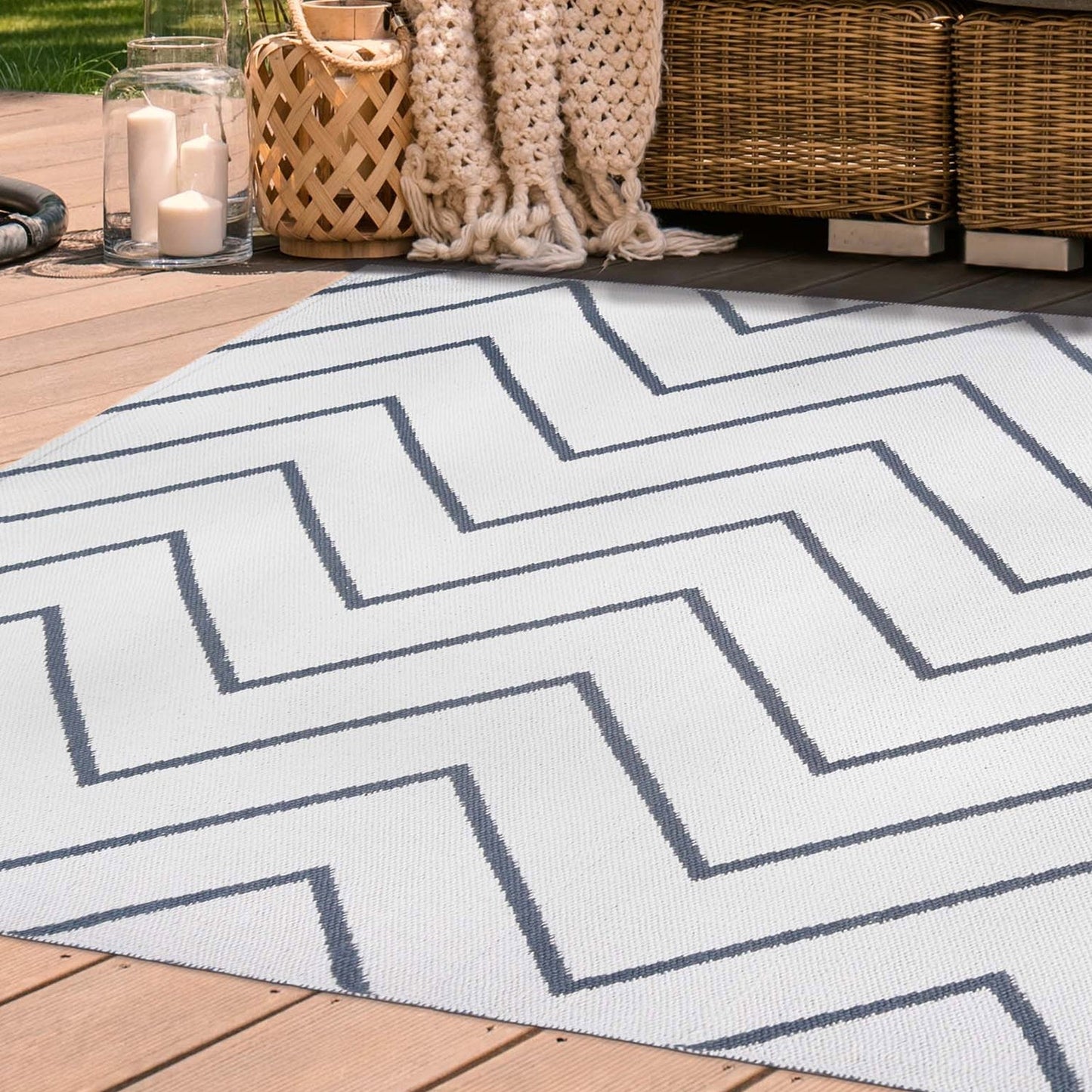 Superior Contemporary Chevron Zig-Zag Indoor Outdoor Area Rug - Ivory