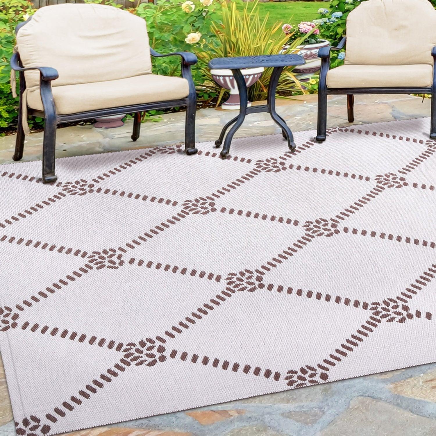 Superior Coastal Geometric Lattice Indoor Outdoor Luxurious Area Rug - Ivory