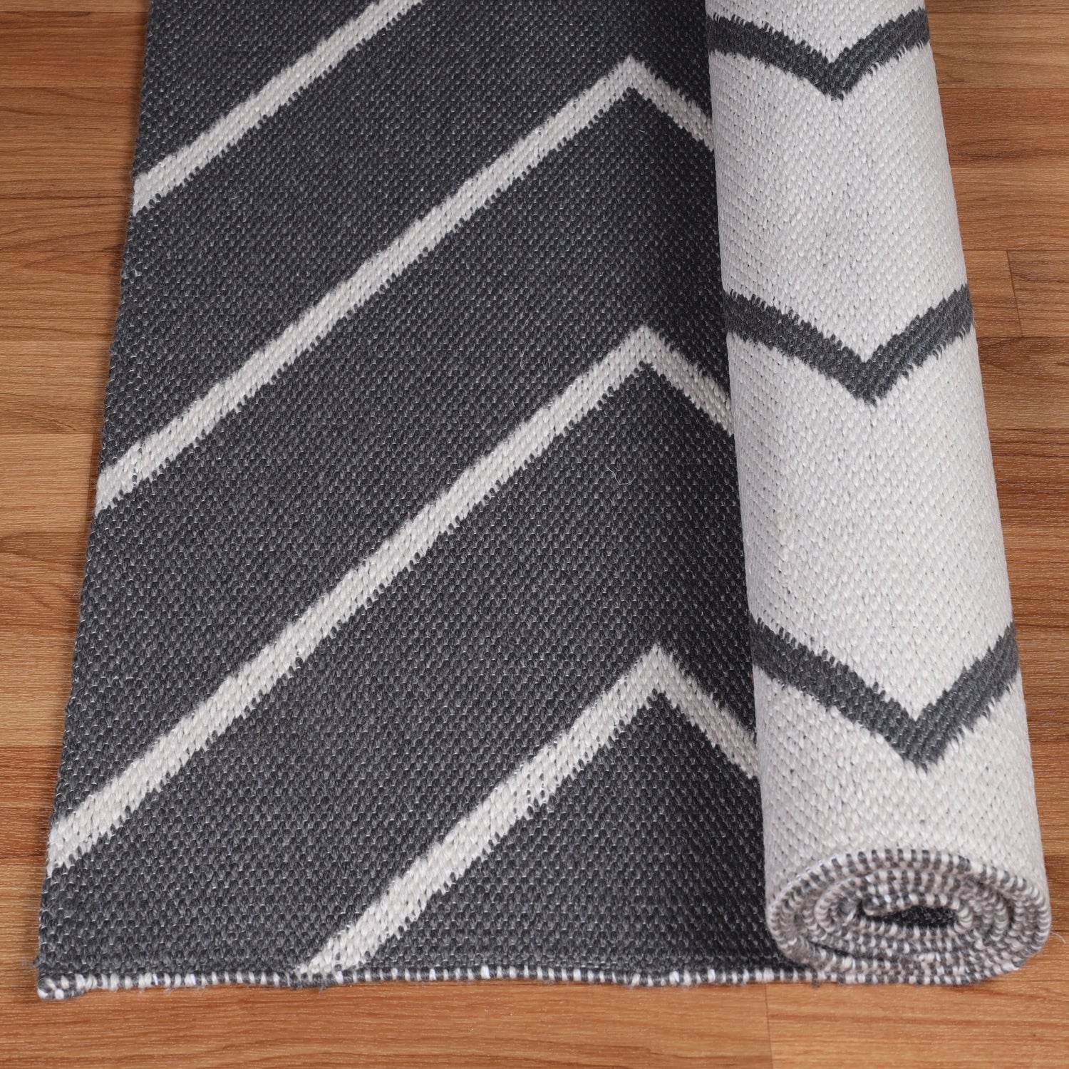 Superior Contemporary Chevron Zig-Zag Indoor Outdoor Area Rug - Grey