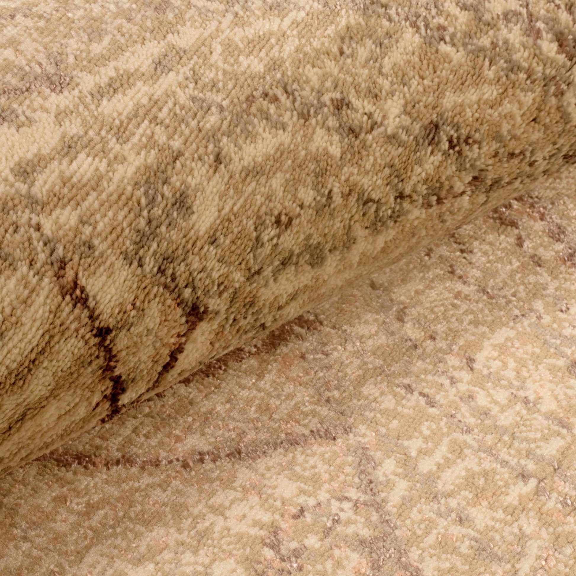  Superior Emrys Shimmery Abstract Modern Area Rug 