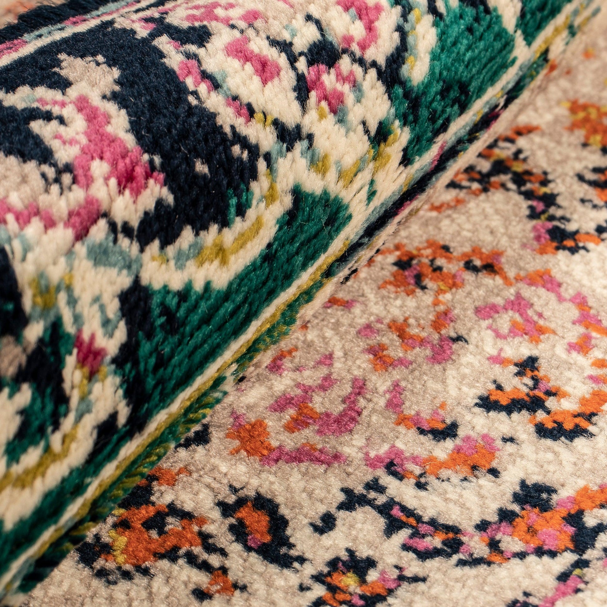 Superior Sorelle Distressed Floral Medallion Area Rug - Ivory