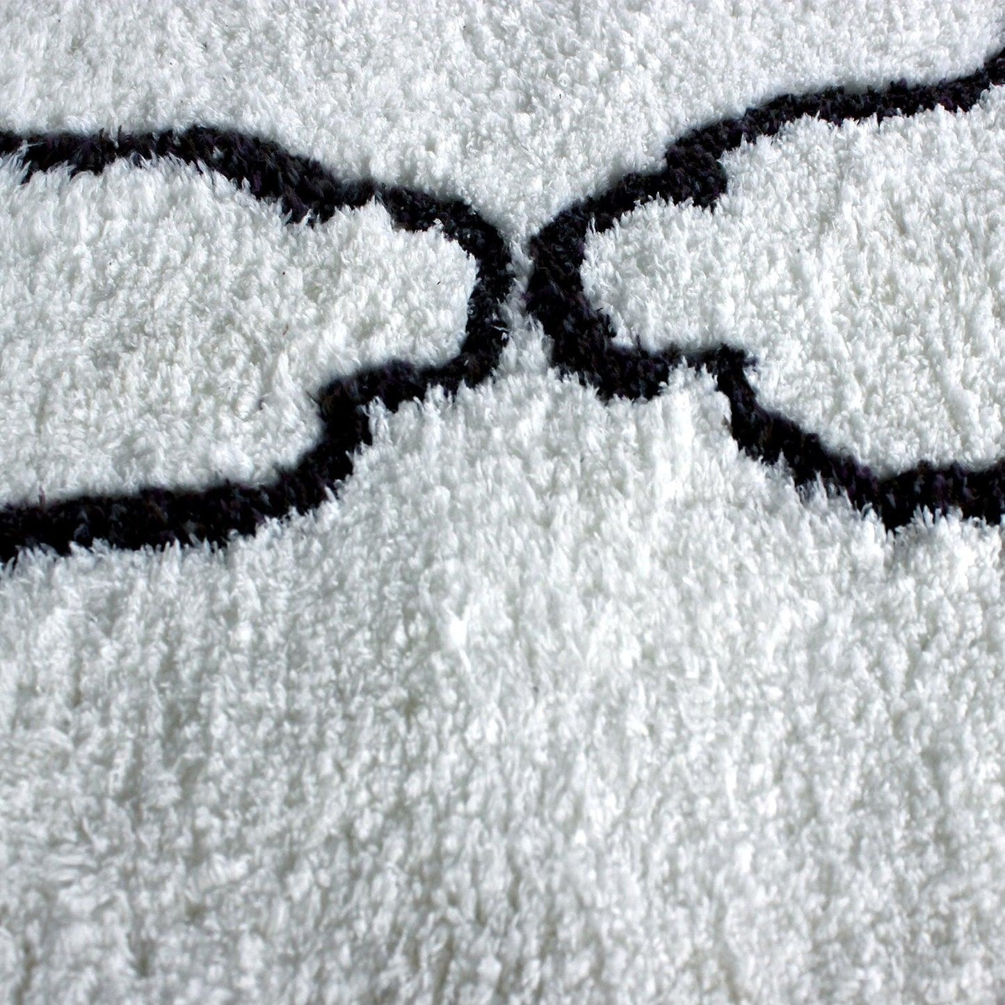  Superior Hand-Tufted Trellis Shag Area Rug - White/Grey