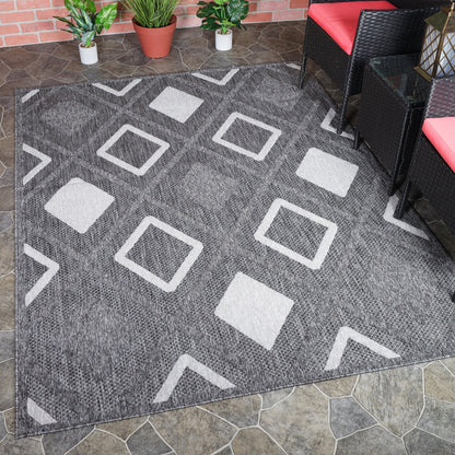 Superior Daelyn Modern Diamond Lattice Indoor/Outdoor Area Rug - Grey