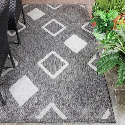 Superior Daelyn Modern Diamond Lattice Indoor/Outdoor Area Rug - Grey