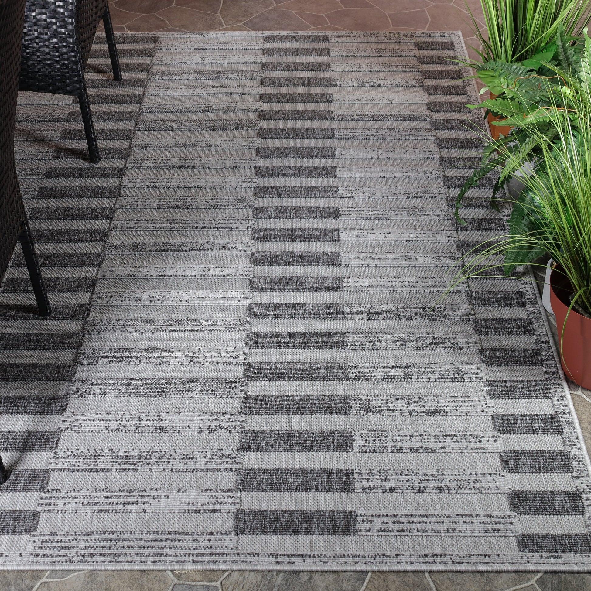 Superior Grayson Geometric Striped Modern Indoor/Outdoor Area Rug - Grey