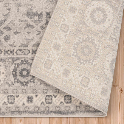 Superior Giovanna Traditional Oriental Medallion Indoor Area Rug