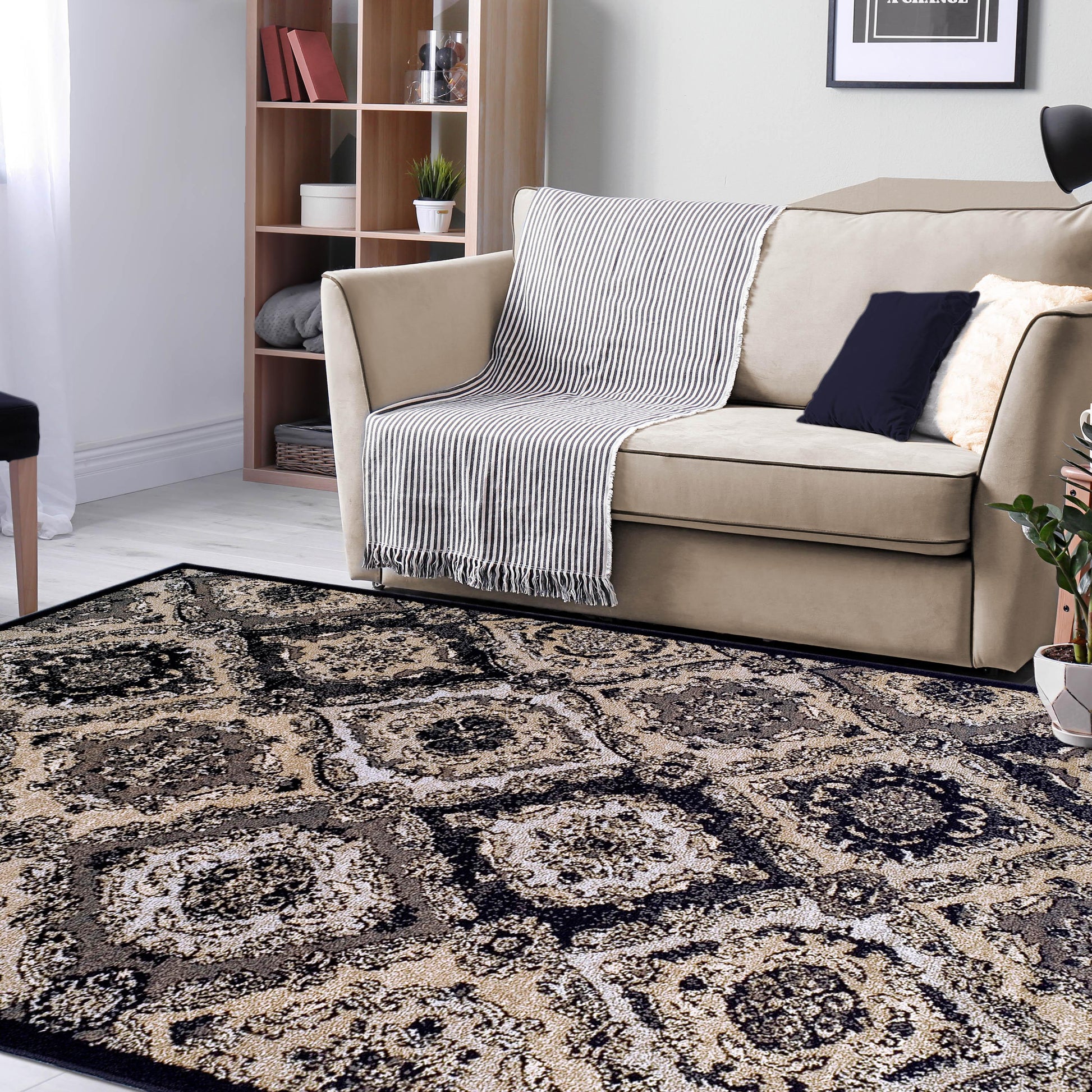  Superior Hayden Baroque Medallion Trellis Area Rug - Black