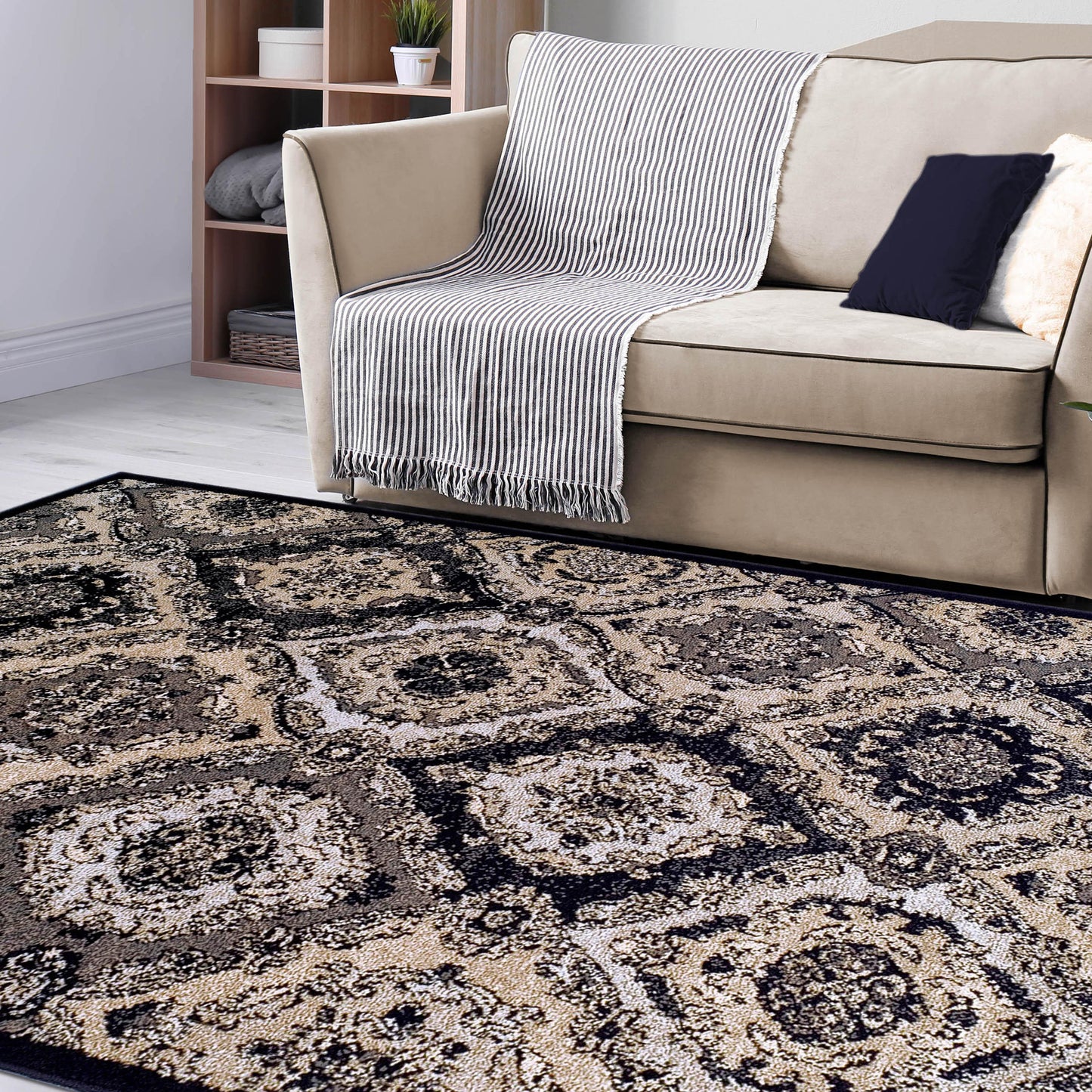  Superior Hayden Baroque Medallion Trellis Area Rug - Black
