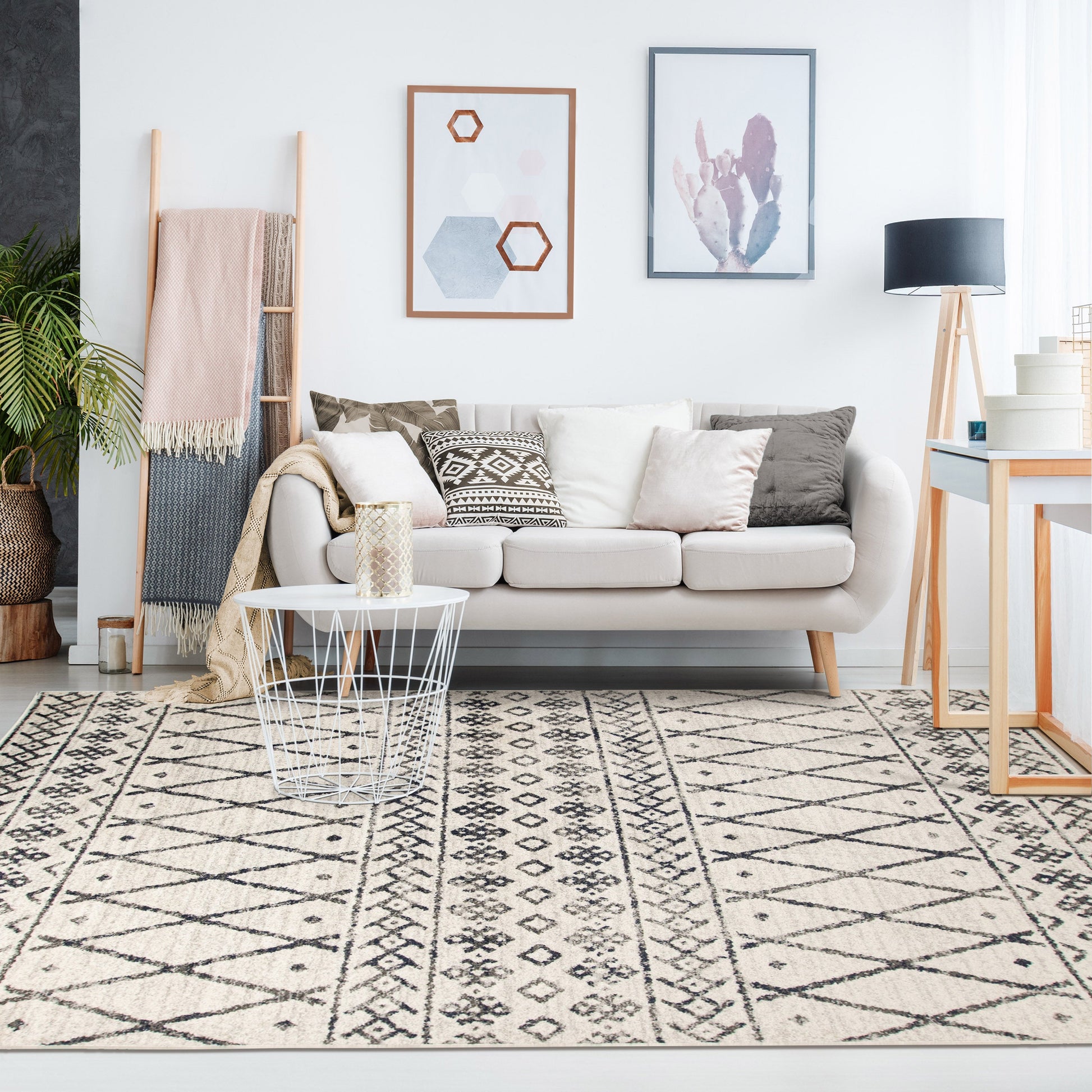  Superior Hotoko Distressed Aztec Geometric Contemporary Area Rug - Charcoal