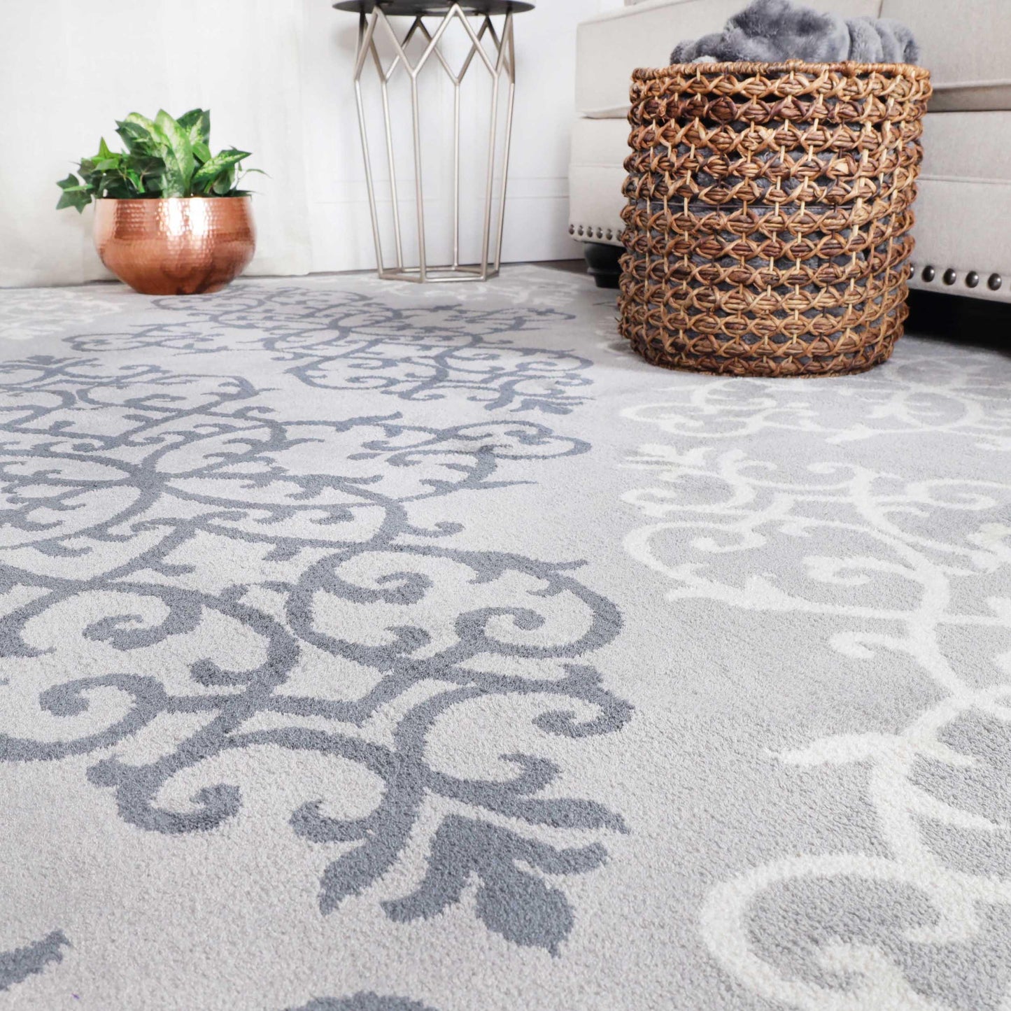 Superior Contemporary Medallion Indoor Area or Runner Rug - Platinum