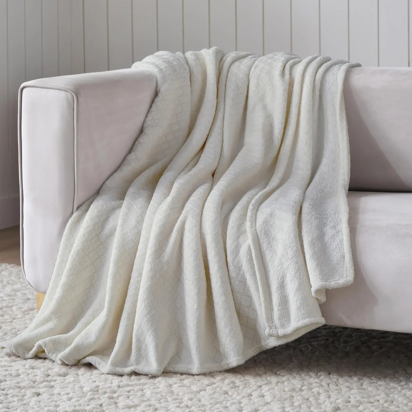 Alaska Diamond Fleece Plush Ultra-Soft Fluffy Blanket