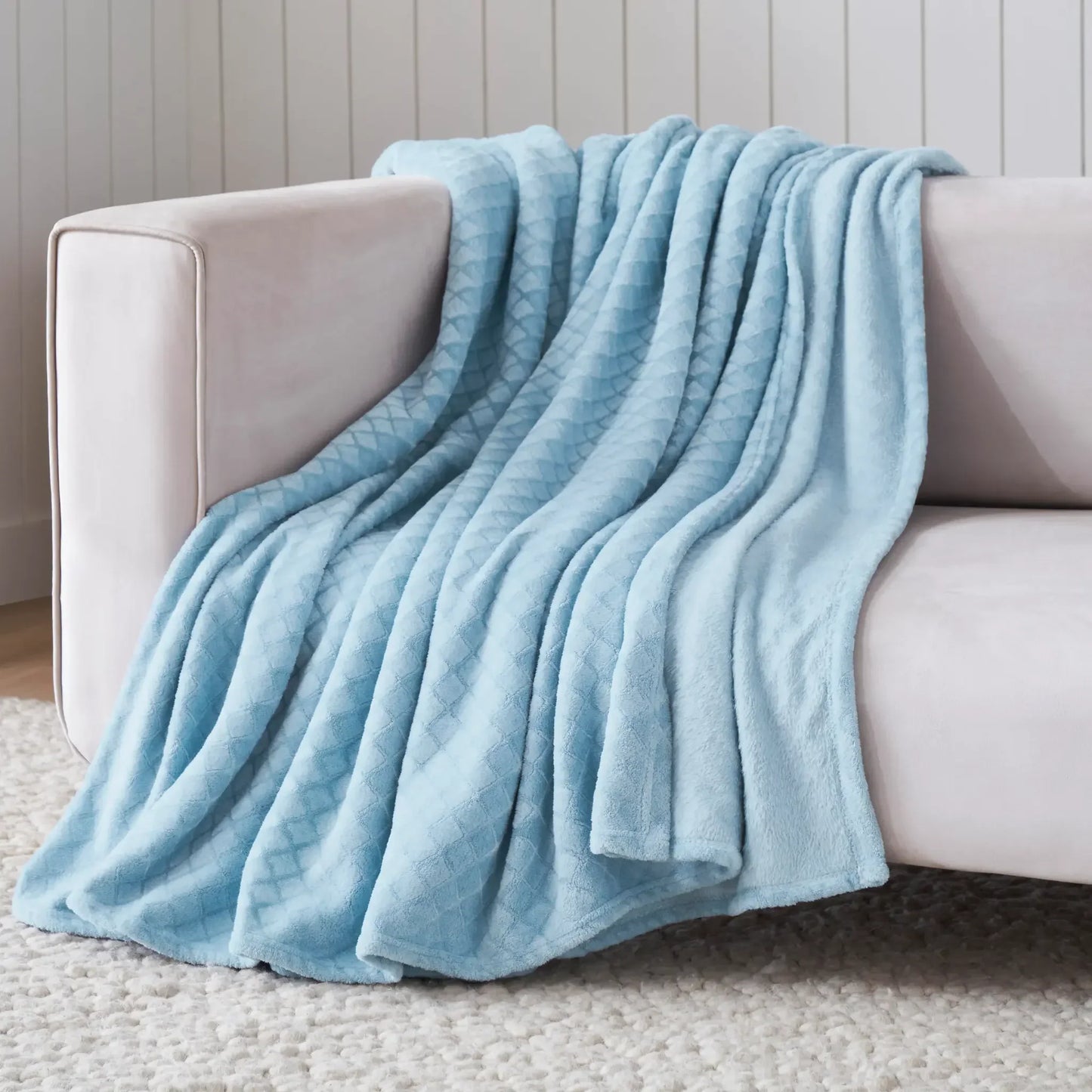 Alaska Diamond Fleece Plush Ultra-Soft Fluffy Blanket