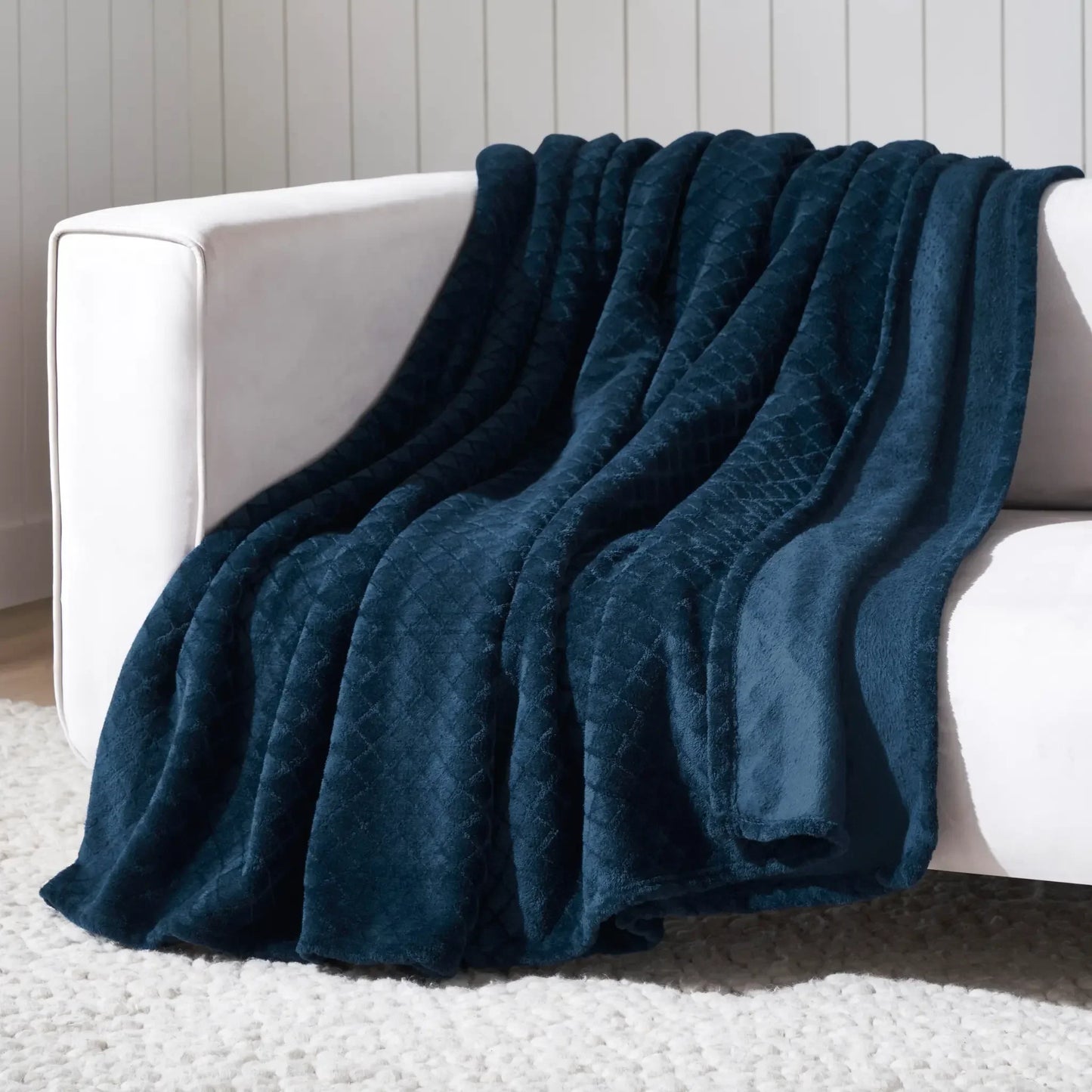 Alaska Diamond Fleece Plush Ultra-Soft Fluffy Blanket