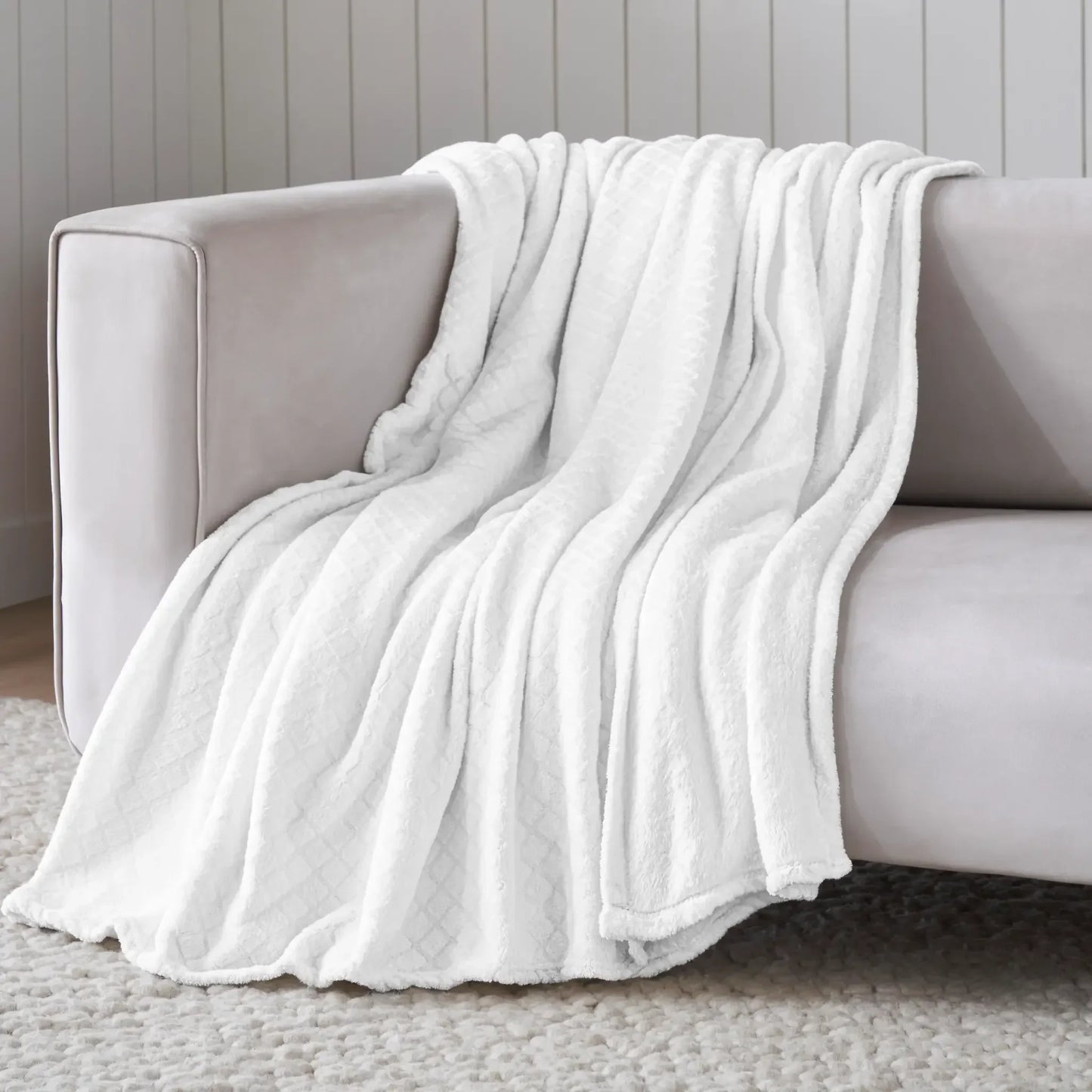 Alaska Diamond Fleece Plush Ultra-Soft Fluffy Blanket