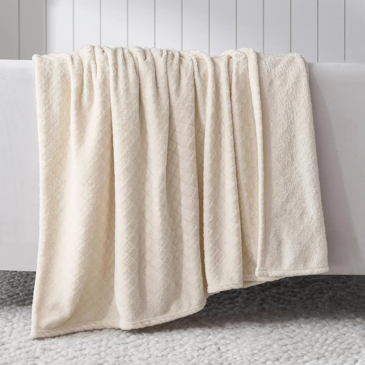 Alaska Diamond Fleece Plush Ultra-Soft Fluffy Blanket