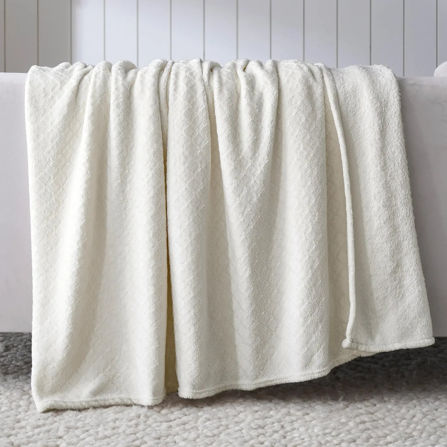 Alaska Diamond Fleece Plush Ultra-Soft Fluffy Blanket