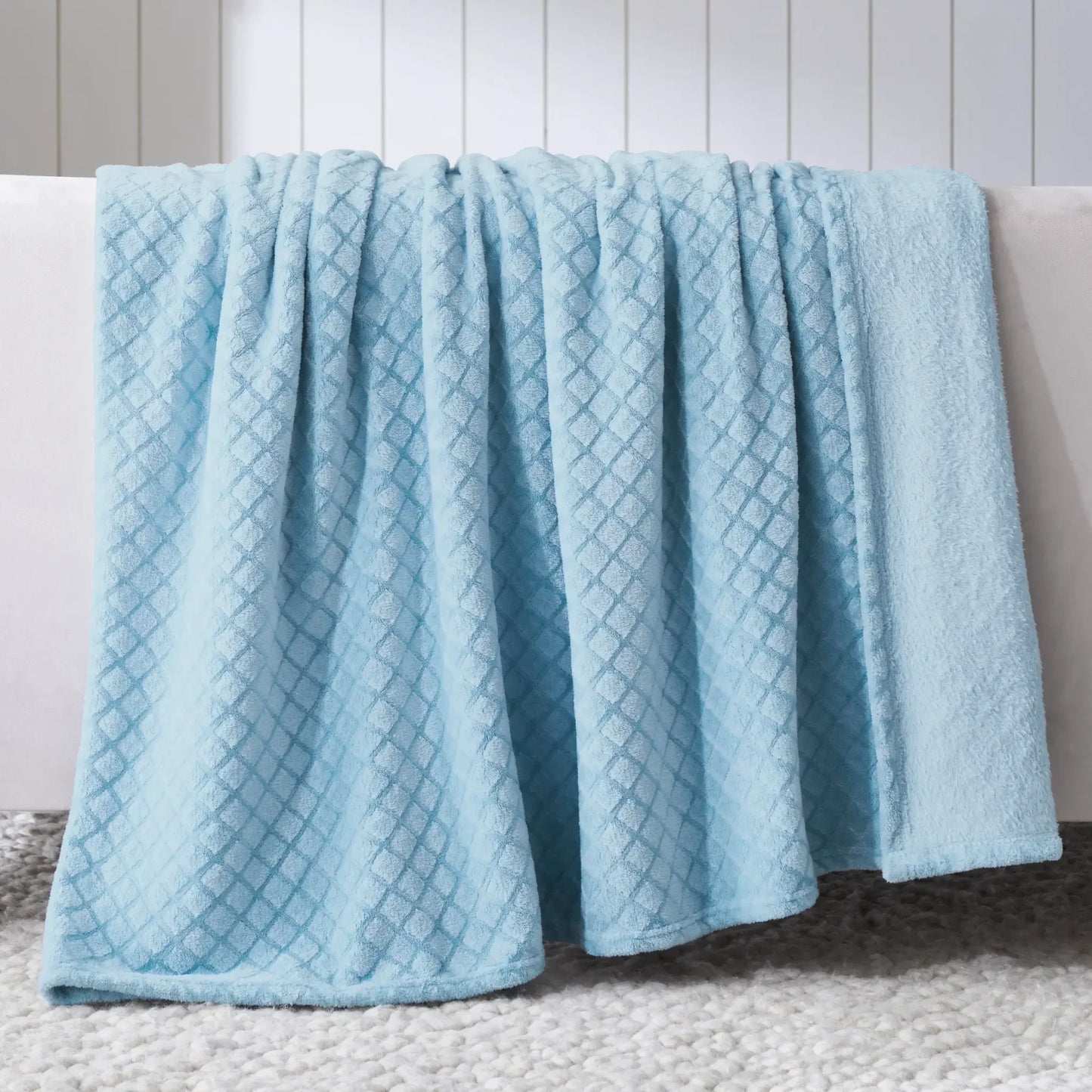 Alaska Diamond Fleece Plush Ultra-Soft Fluffy Blanket