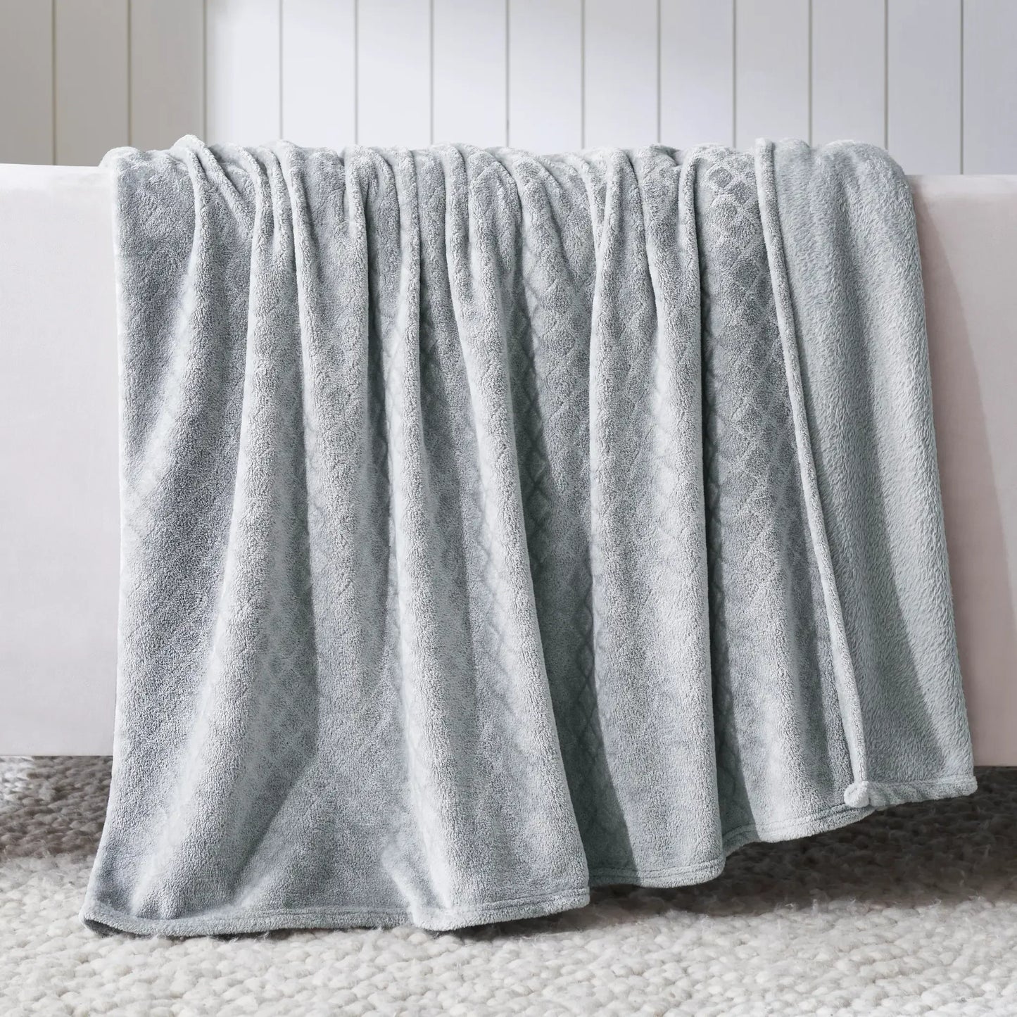 Alaska Diamond Fleece Plush Ultra-Soft Fluffy Blanket