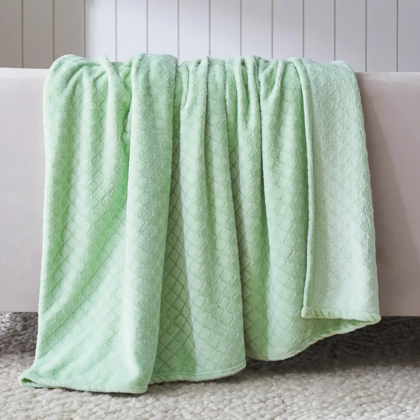 Alaska Diamond Fleece Plush Ultra-Soft Fluffy Blanket