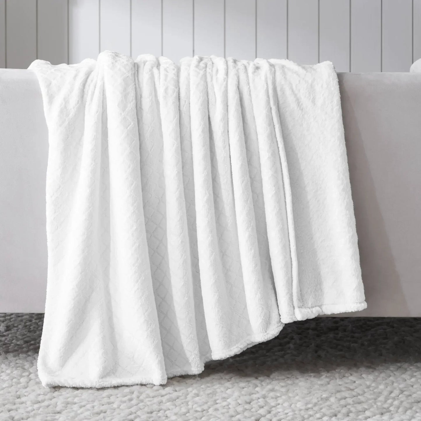 Alaska Diamond Fleece Plush Ultra-Soft Fluffy Blanket