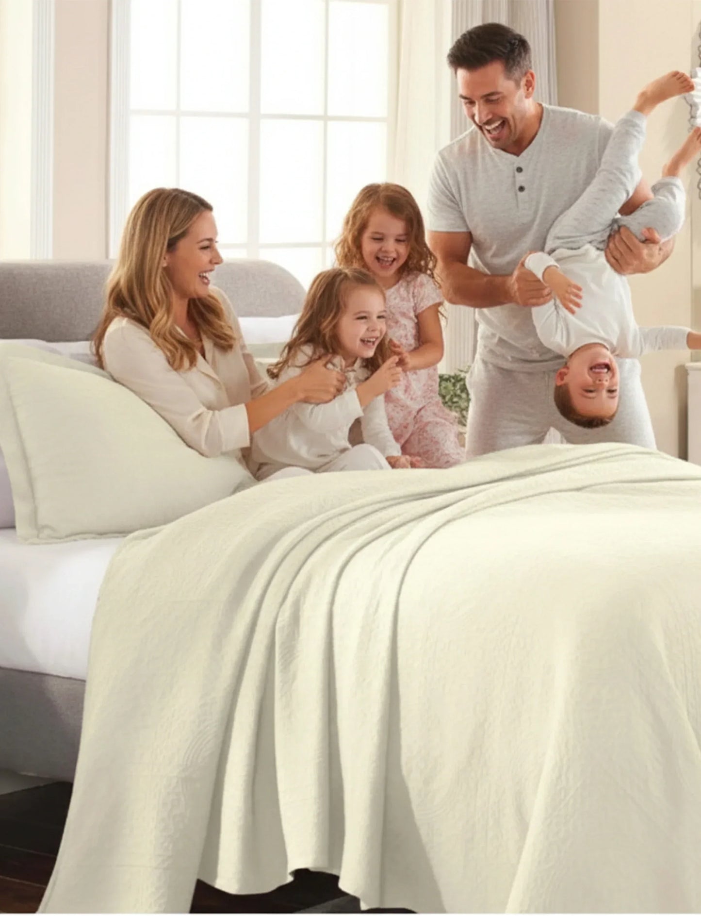 Fleur De Lis Jacquard Matelassé Cotton Medallion Bedspread Set