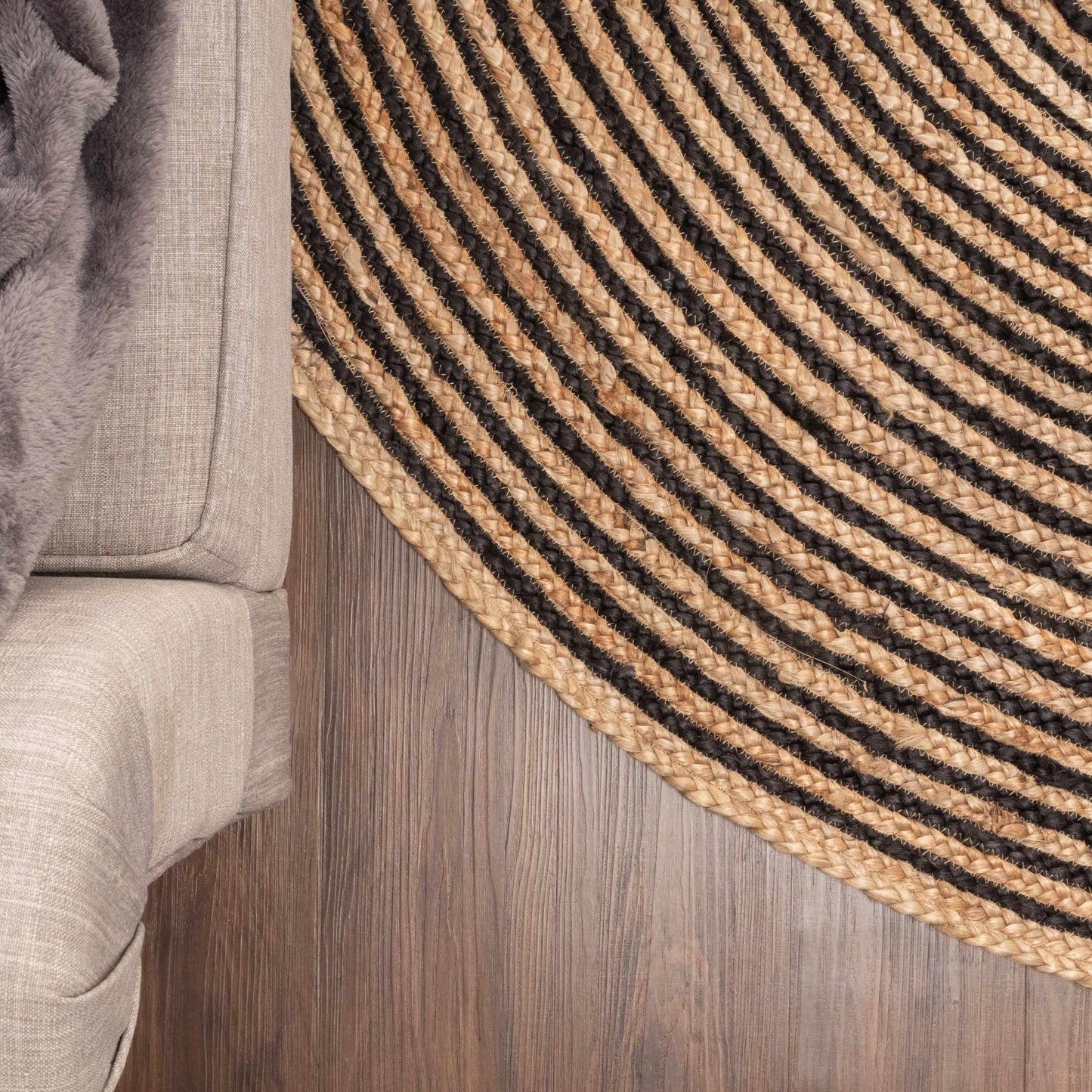  Superior Braided Round Jute Indoor Area Rug - Black