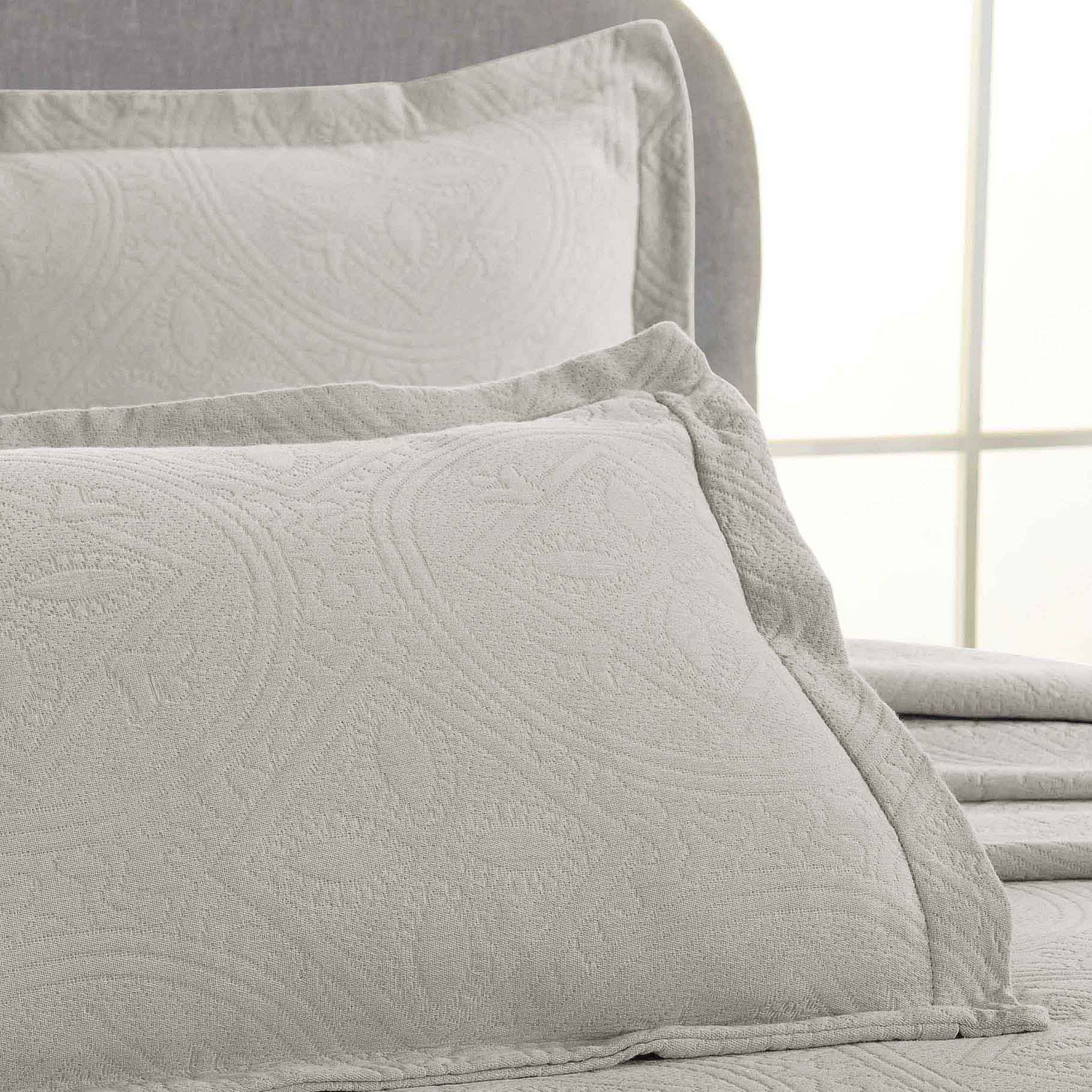 Celtic Circle Cotton Jacquard Matelasse Bedspread Set - Platinum