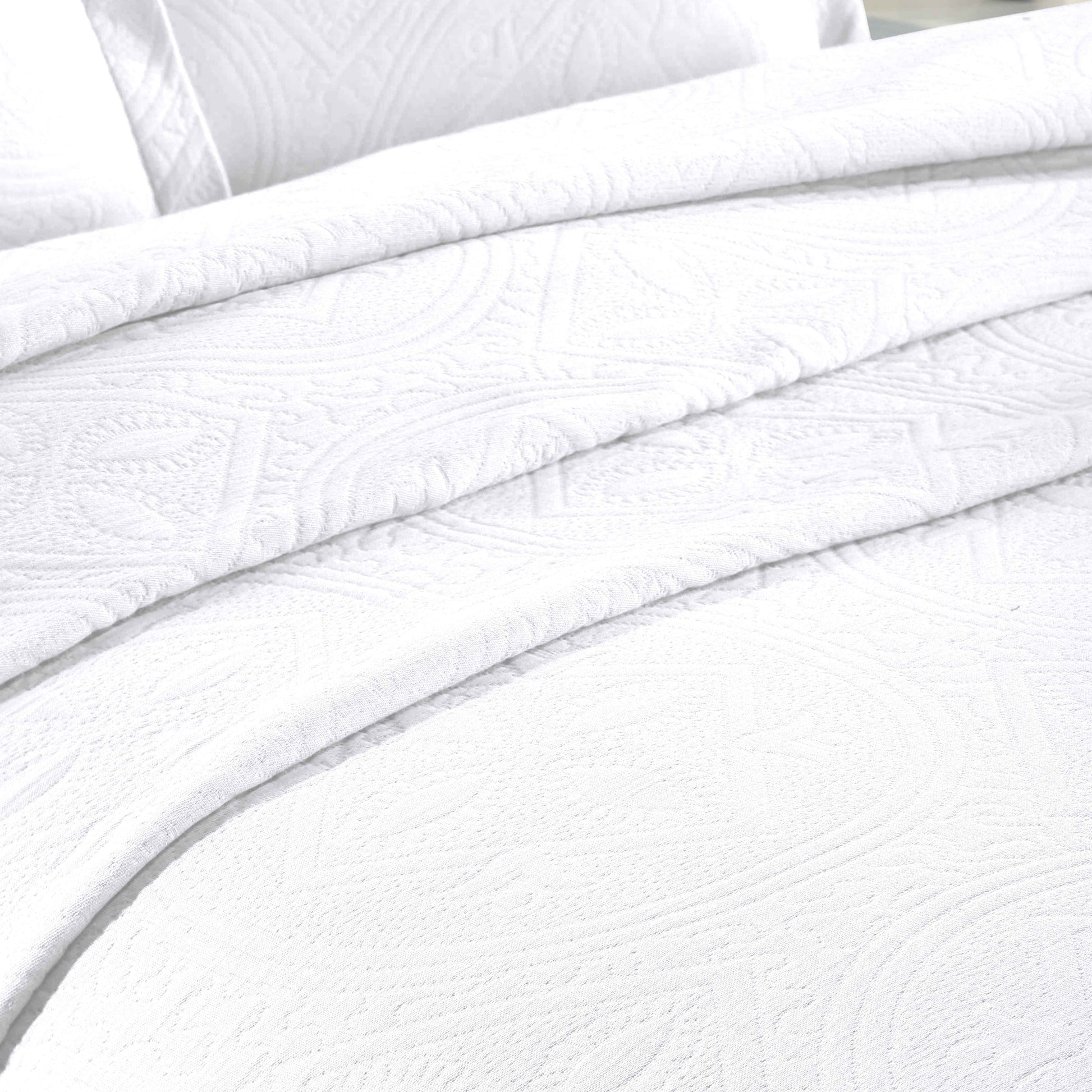 Celtic Circle Cotton Jacquard Matelasse Bedspread Set - White