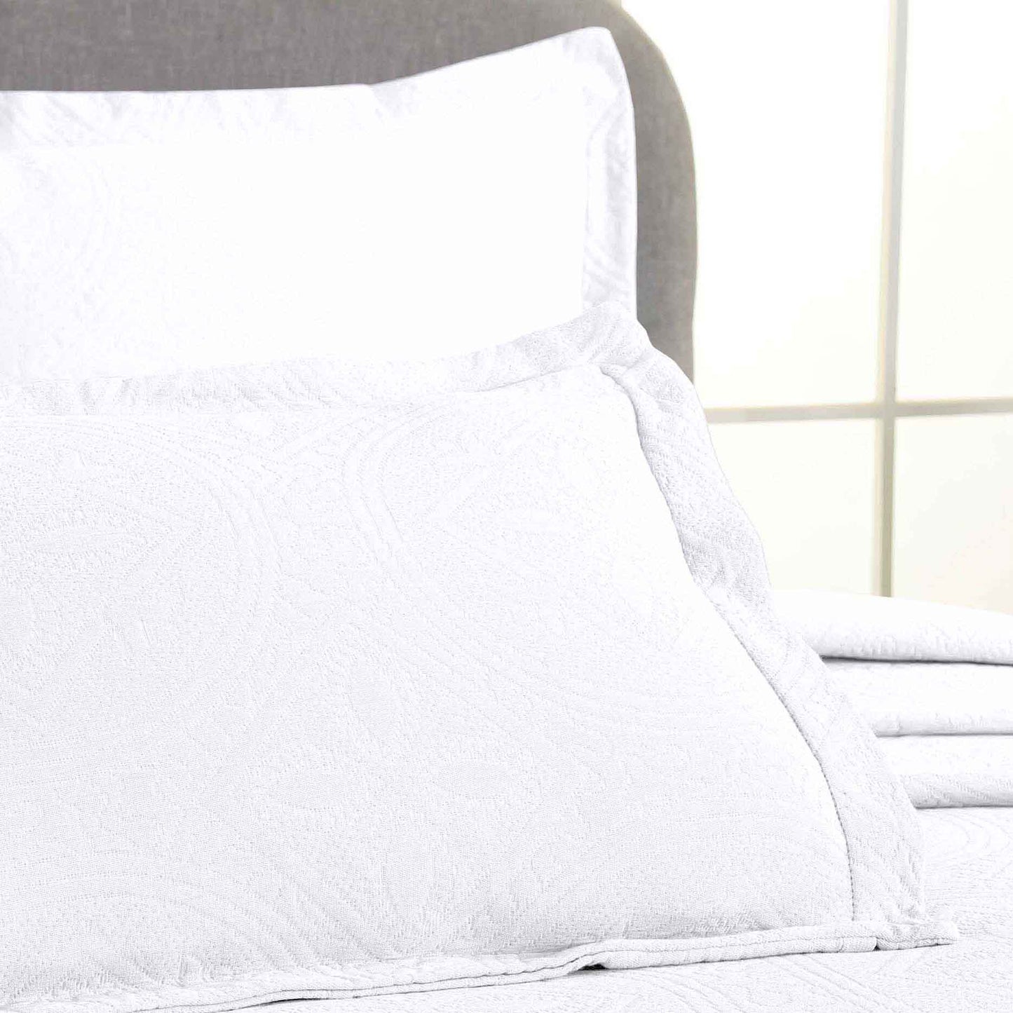 Celtic Circle Cotton Jacquard Matelasse Bedspread Set - White