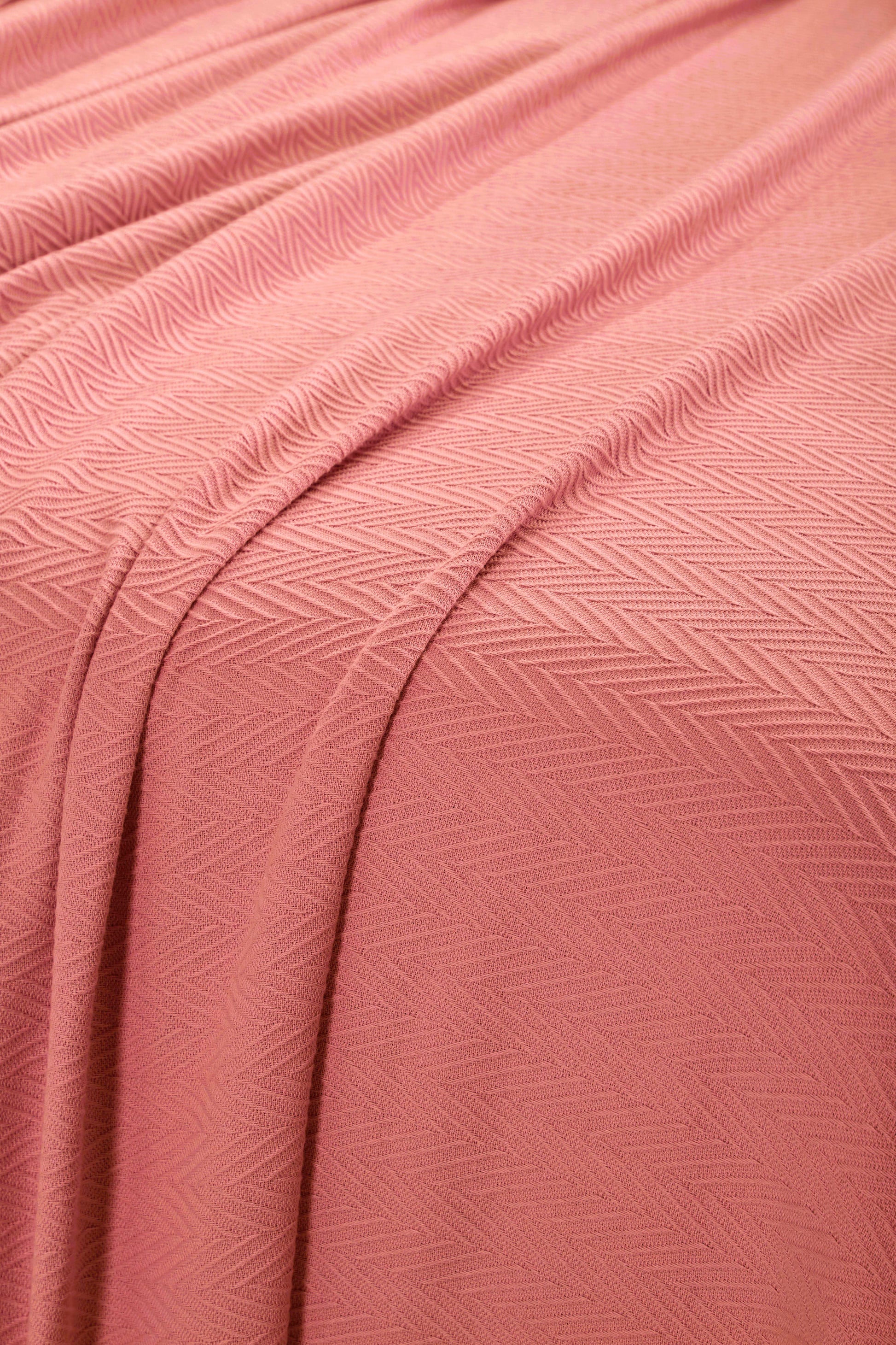 Chevron All-Season Cotton Blanket - Coral