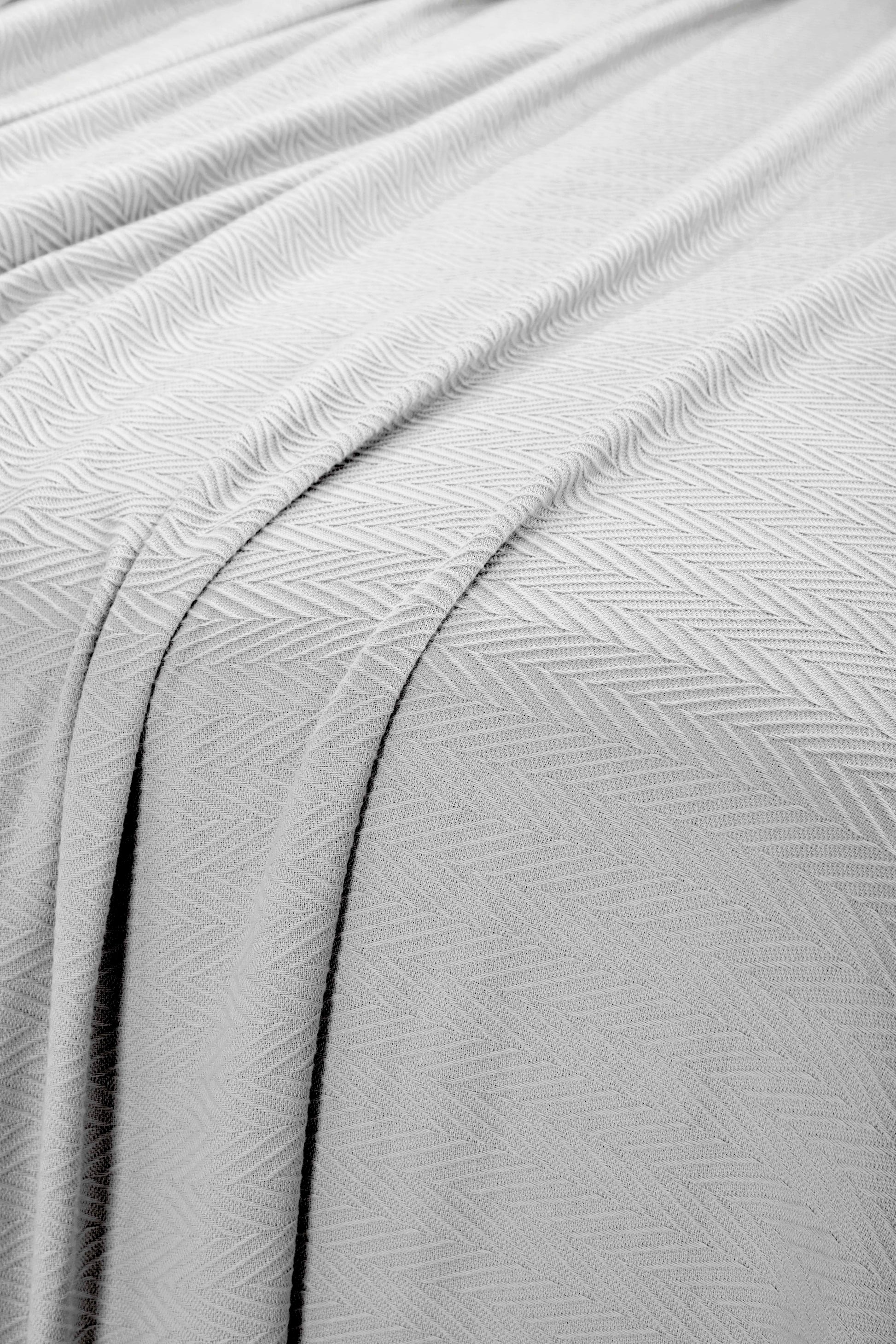 Chevron All-Season Cotton Blanket - SIlver
