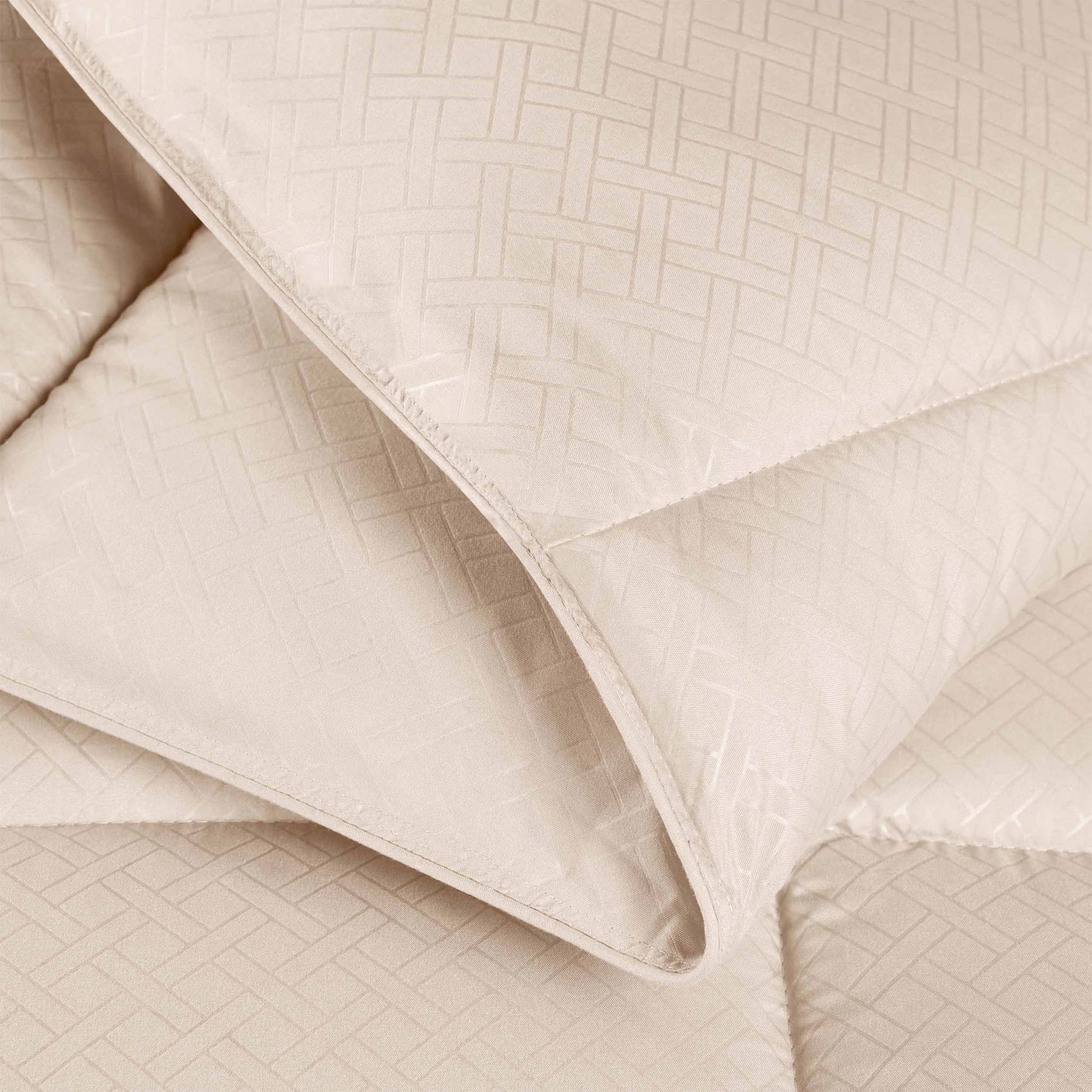 Monochrome Basketweave Plush Microfiber Down Alternative Comforter - Cream