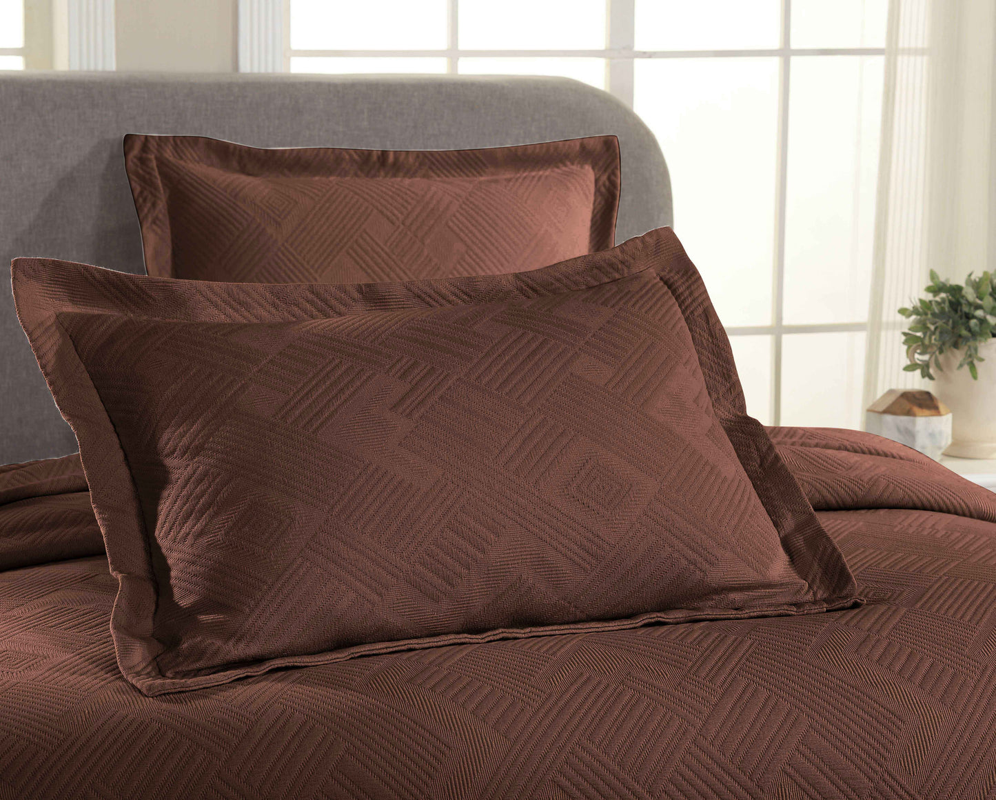 Cotton Jacquard Matelassé Scalloped Geometric Fret Bedspread Set - Cuppuccino