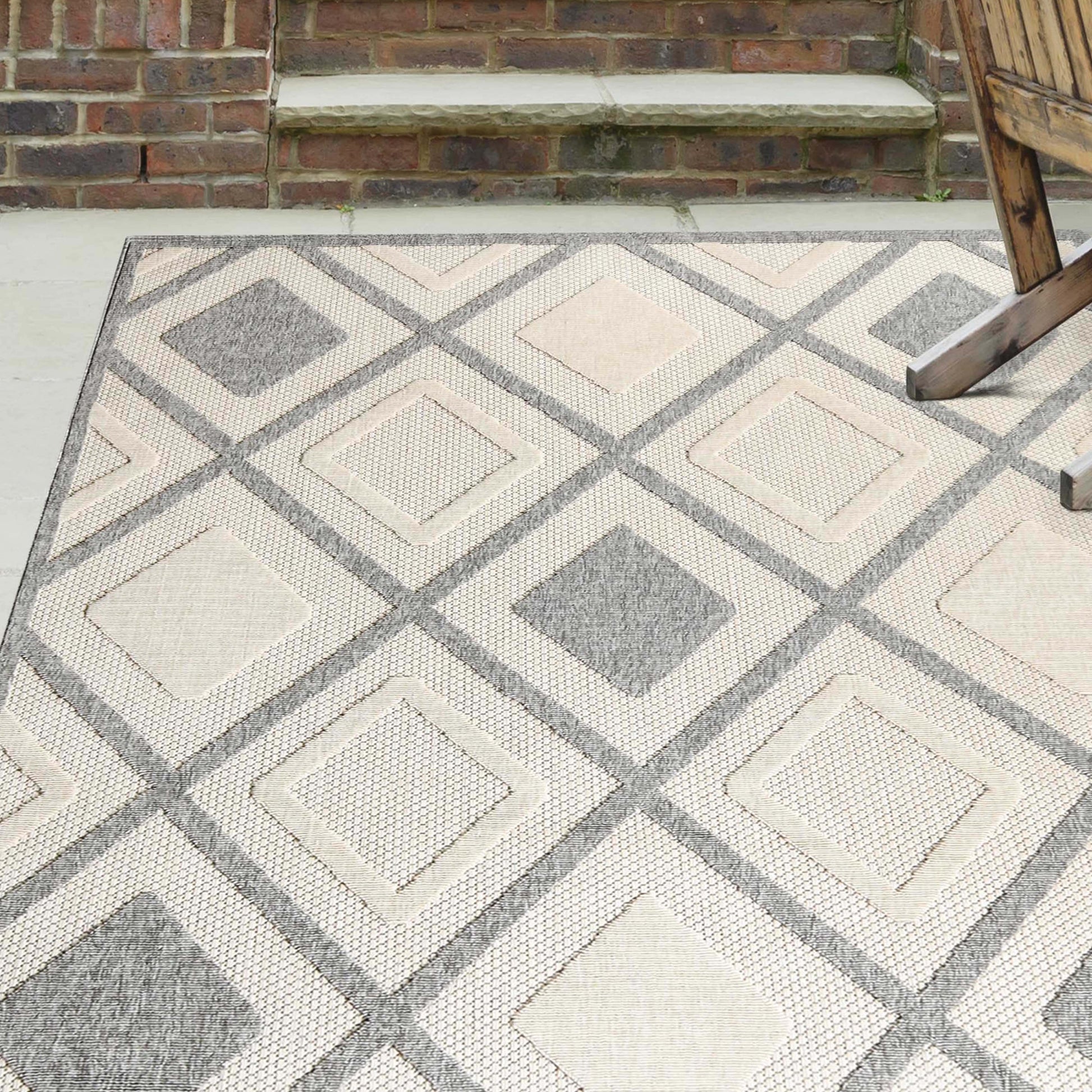 Superior Daelyn Modern Diamond Lattice Indoor/Outdoor Area Rug - Cream