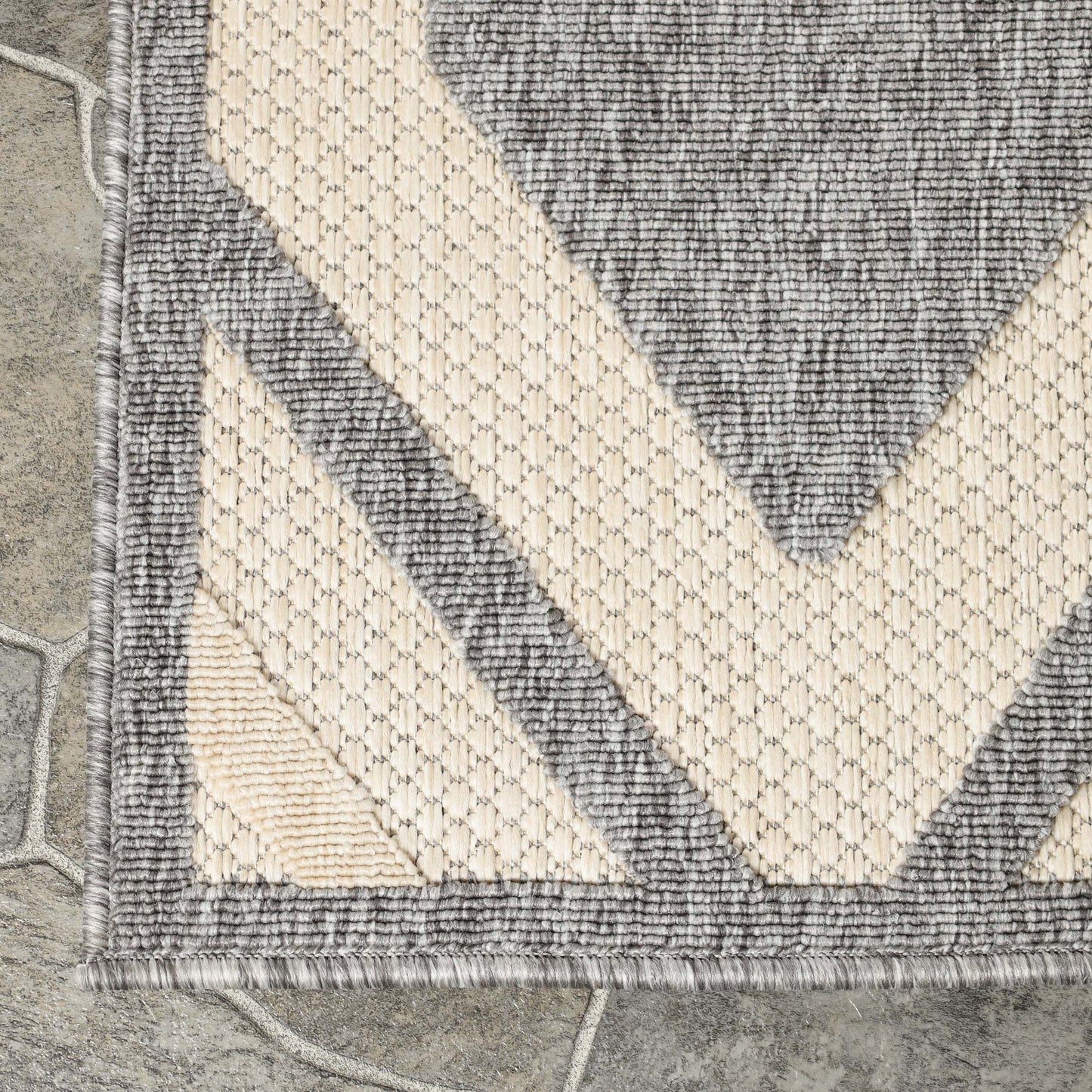Superior Daelyn Modern Diamond Lattice Indoor/Outdoor Area Rug - Cream