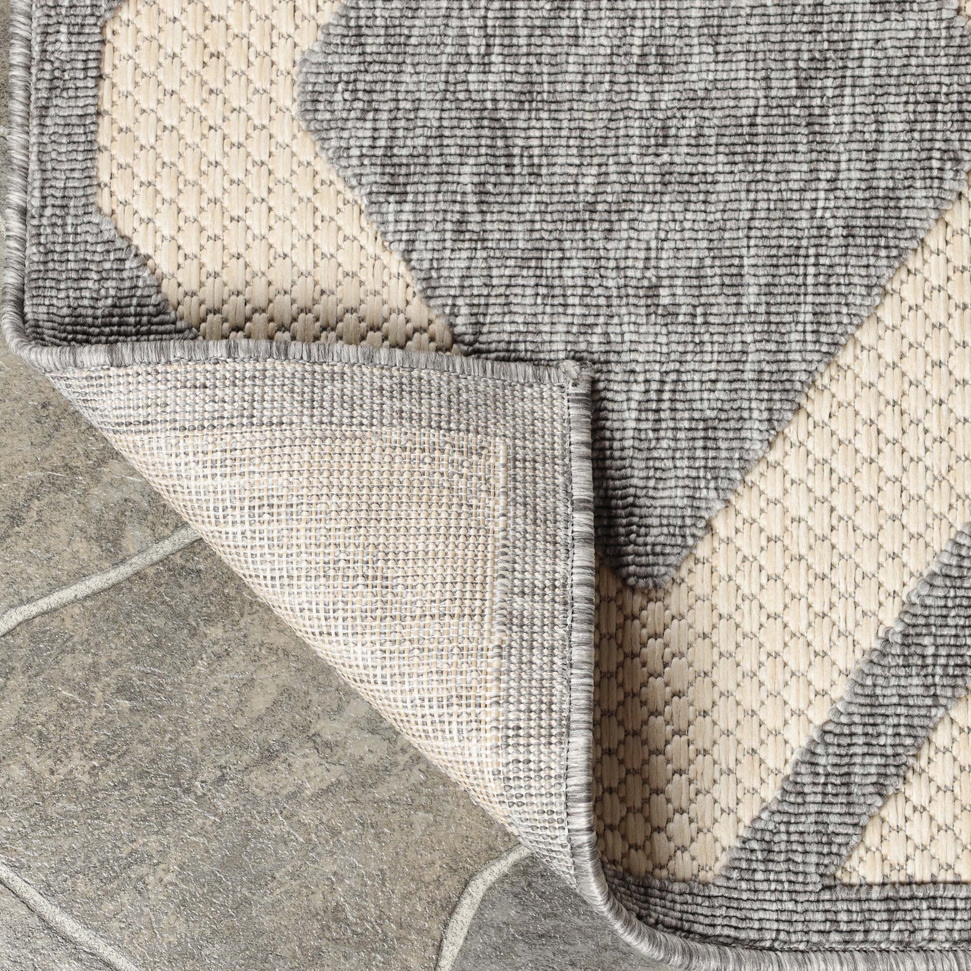 Superior Daelyn Modern Diamond Lattice Indoor/Outdoor Area Rug - Cream