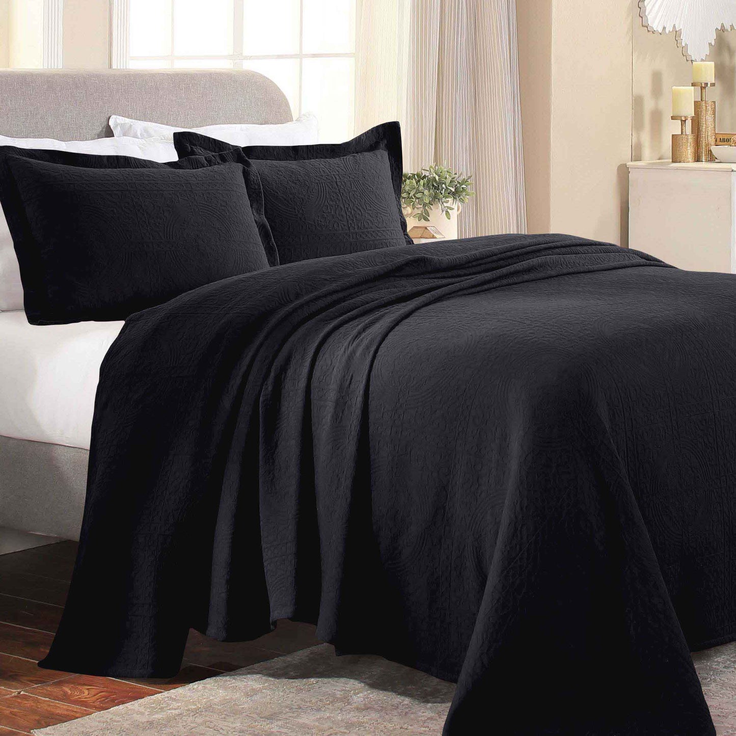 Fluer De Lis Jacquard Matelassé Cotton Medallion Bedspread Set - Black