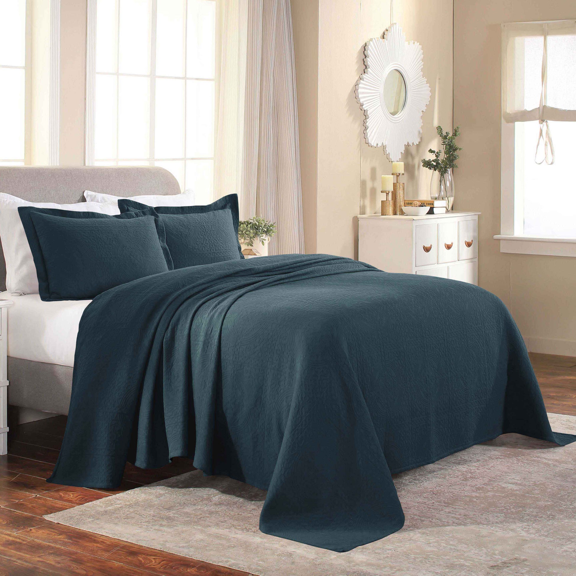 Fluer De Lis Jacquard Matelassé Cotton Medallion Bedspread Set - Deepblue