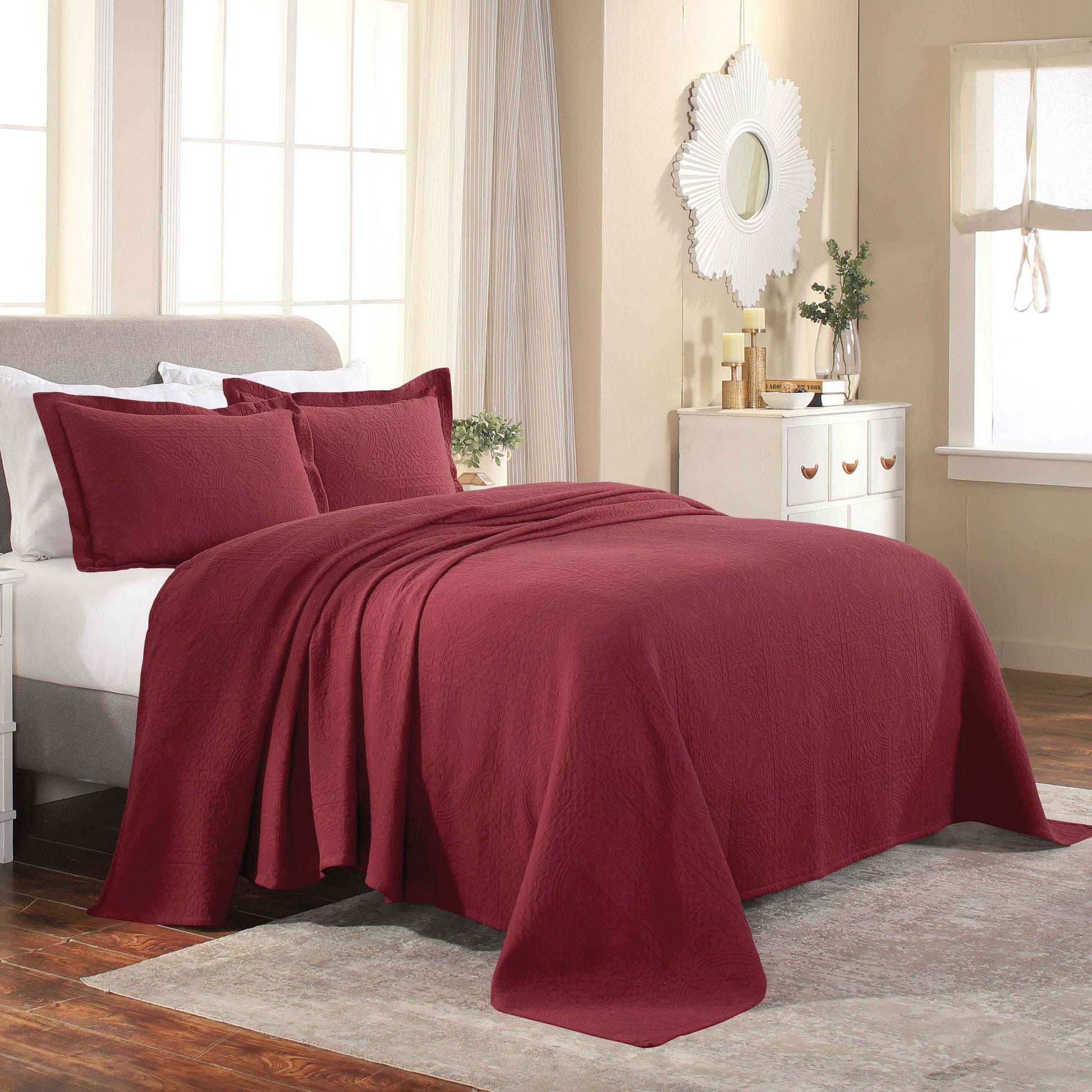 Fluer De Lis Jacquard Matelassé Cotton Medallion Bedspread Set - Garnet