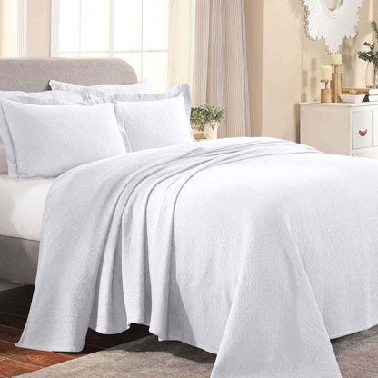 Fluer De Lis Jacquard Matelassé Cotton Medallion Bedspread Set - White