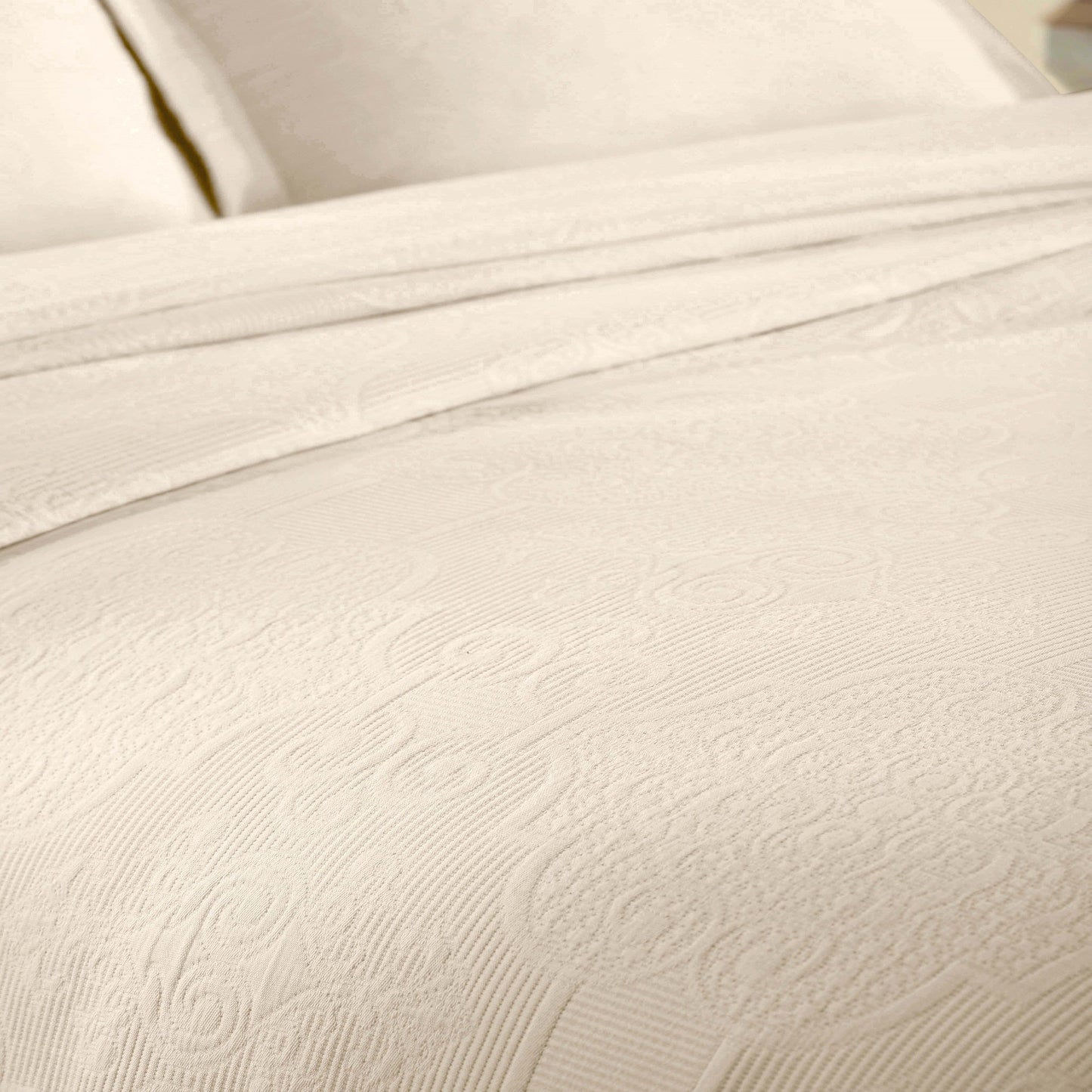 Florin Cotton Matelasse Weave Jacquard Scroll Medallion Bedspread Set - Ivory